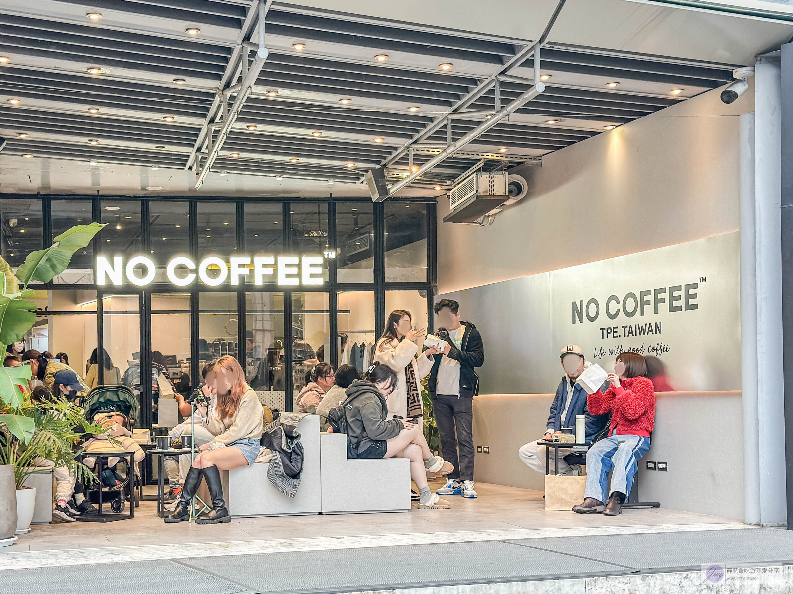 NO COFFEE 台北中山店-酥到掉渣的酥脆可頌，期間限定黑金的開心果可頌、奶蓋拿鐵/鄰近中山捷運站 @靜兒貪吃遊玩愛分享
