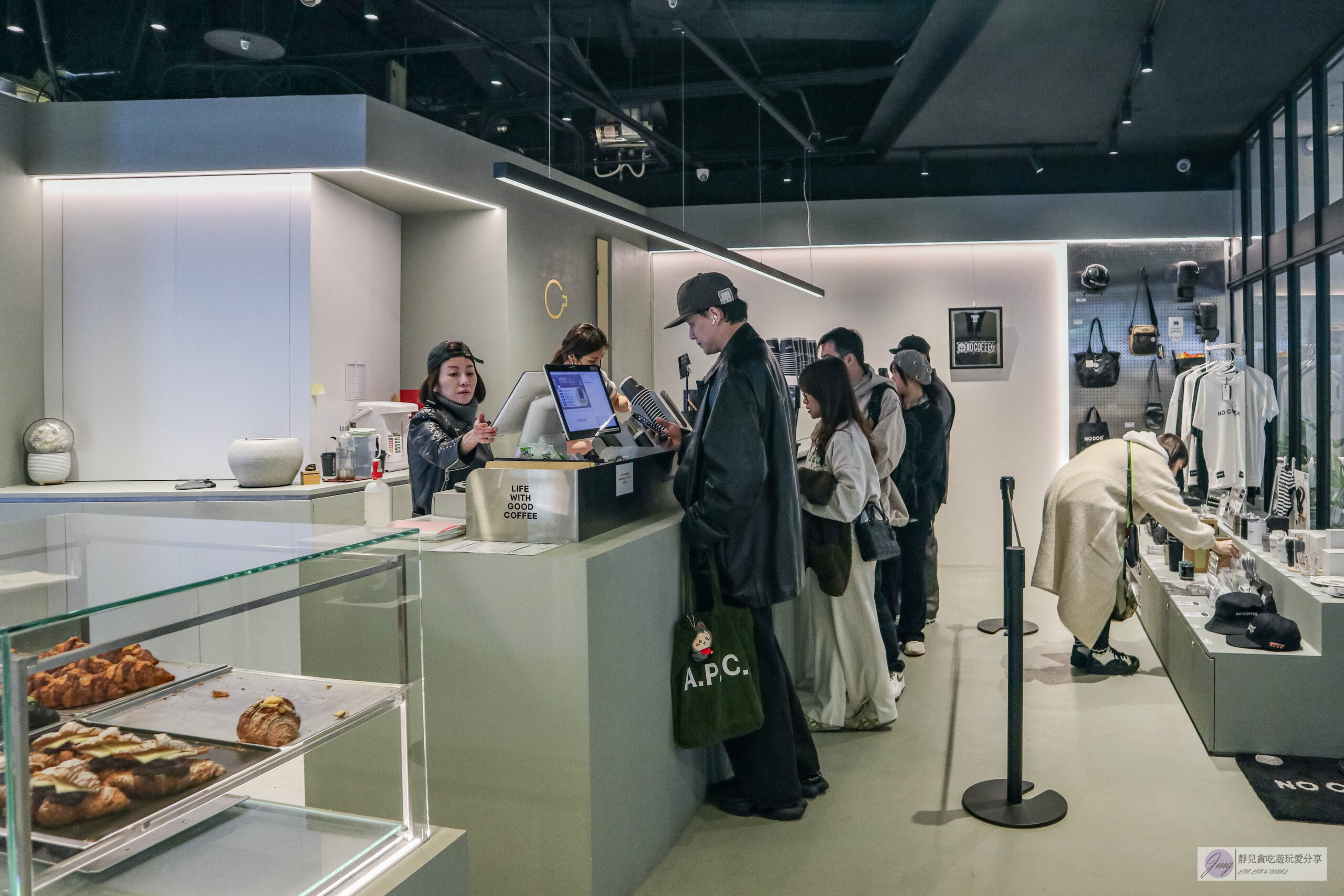 NO COFFEE 台北中山店-酥到掉渣的酥脆可頌，期間限定黑金的開心果可頌、奶蓋拿鐵/鄰近中山捷運站 @靜兒貪吃遊玩愛分享