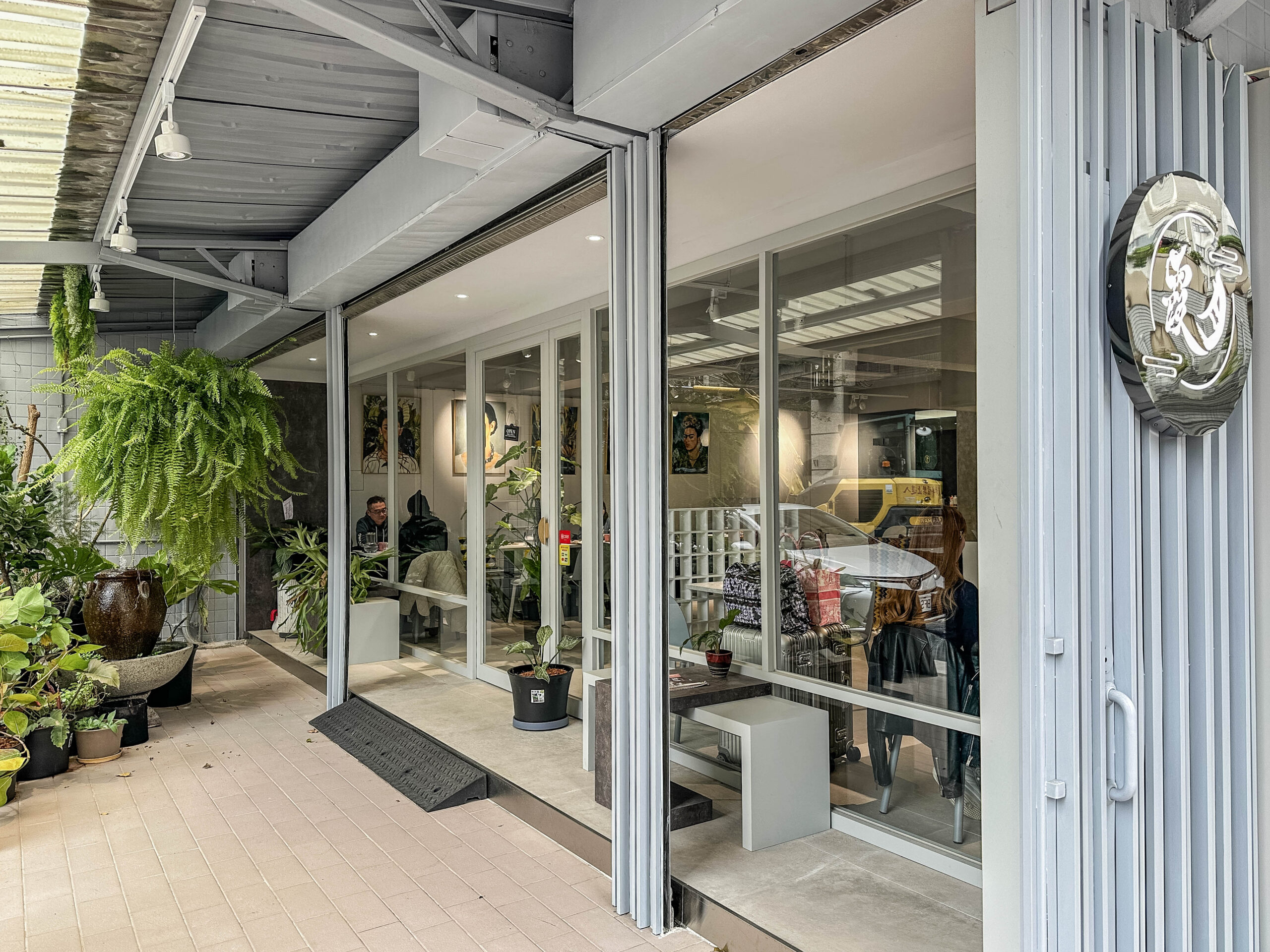 月霞 Waha 二店-隱藏巷弄內!清新文青質感小店,推薦手打漢堡排咖哩/鄰近雙連捷運站 @靜兒貪吃遊玩愛分享 月霞 Waha 二店-隱藏巷弄內!清新文青質感小店,推薦手打漢堡排咖哩/鄰近雙連捷運站 @靜兒貪吃遊玩愛分享
