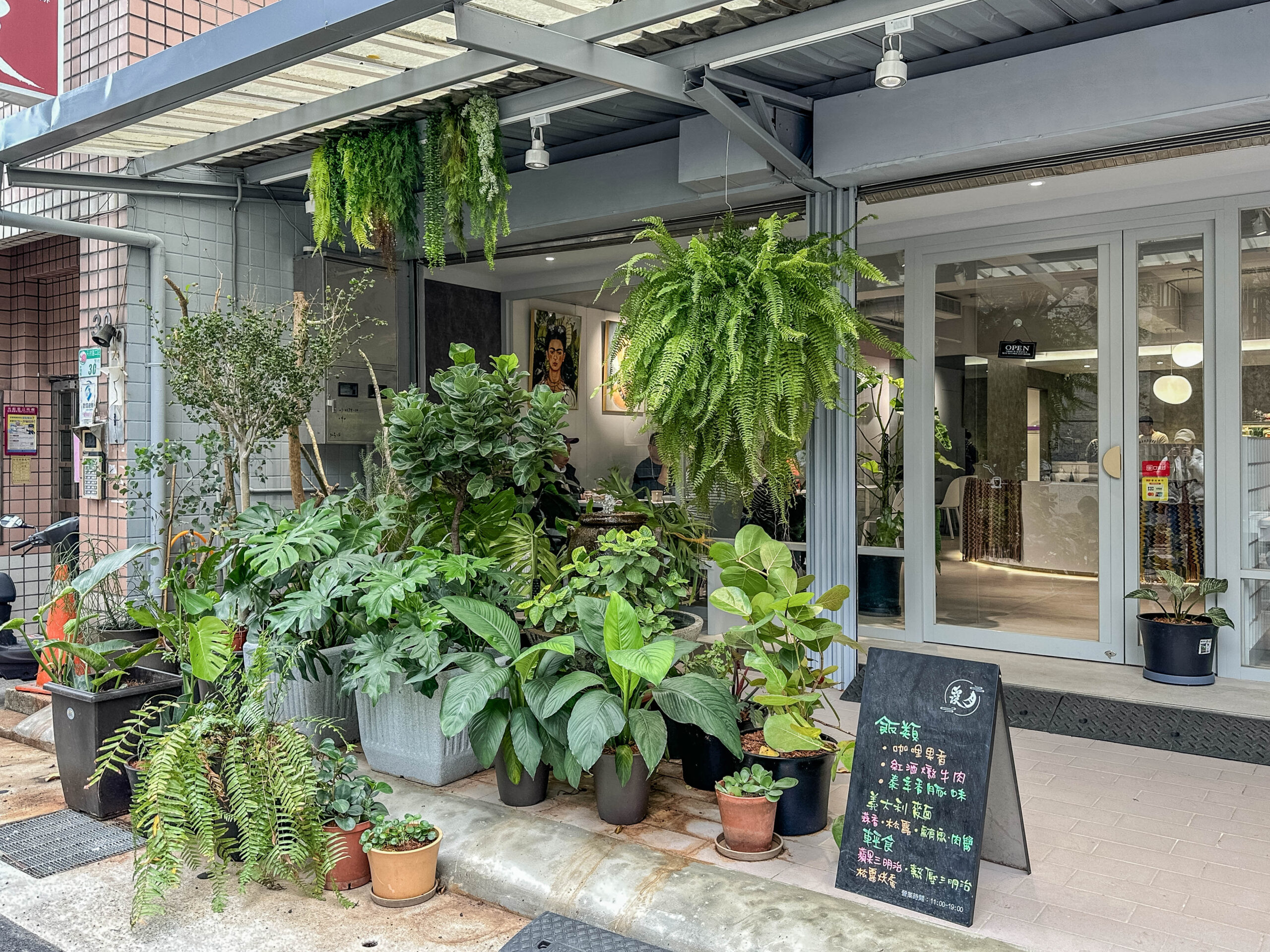 月霞 Waha 二店-隱藏巷弄內!清新文青質感小店,推薦手打漢堡排咖哩/鄰近雙連捷運站 @靜兒貪吃遊玩愛分享 月霞 Waha 二店-隱藏巷弄內!清新文青質感小店,推薦手打漢堡排咖哩/鄰近雙連捷運站 @靜兒貪吃遊玩愛分享