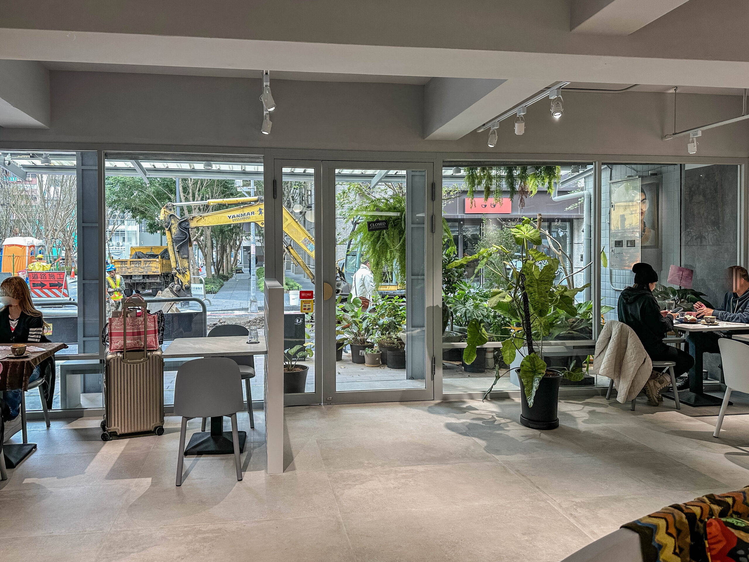 月霞 Waha 二店-隱藏巷弄內！清新文青質感小店，推薦手打漢堡排咖哩/鄰近雙連捷運站 @靜兒貪吃遊玩愛分享
