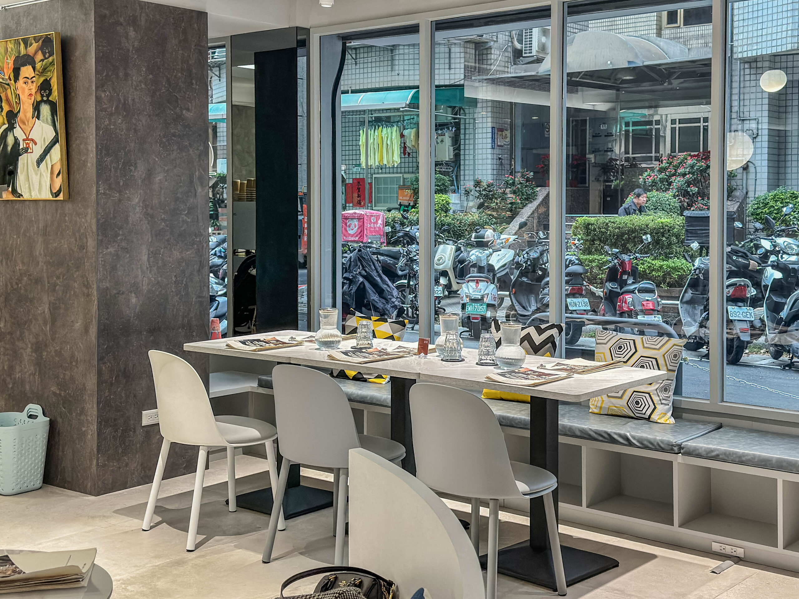 月霞 Waha 二店-隱藏巷弄內！清新文青質感小店，推薦手打漢堡排咖哩/鄰近雙連捷運站 @靜兒貪吃遊玩愛分享