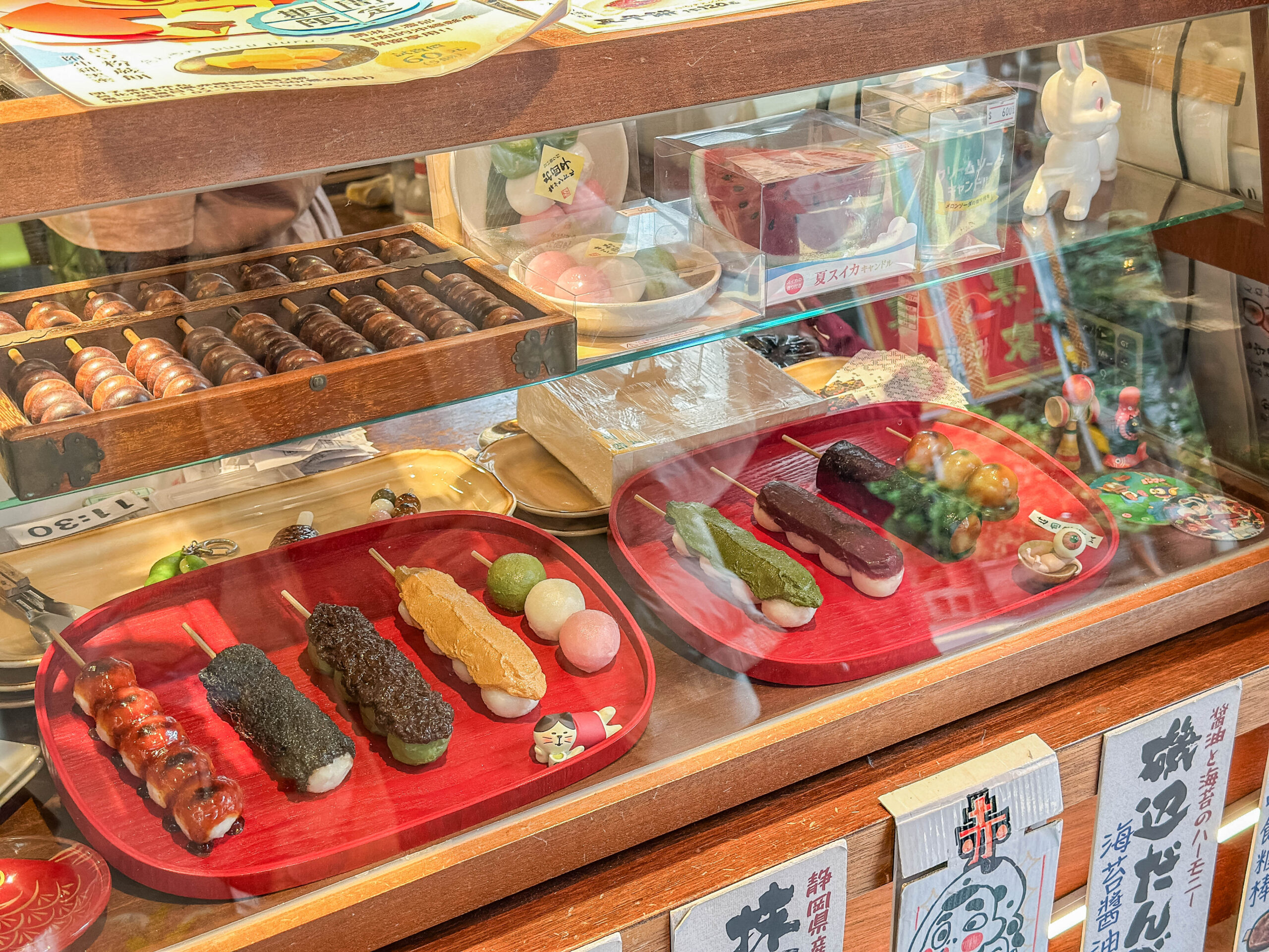 赤丸-日本銷量第一的日式醬油糰子！日本70年老店來台，多達6種口味的超人氣糰子點心/鄰近雙連捷運站 @靜兒貪吃遊玩愛分享