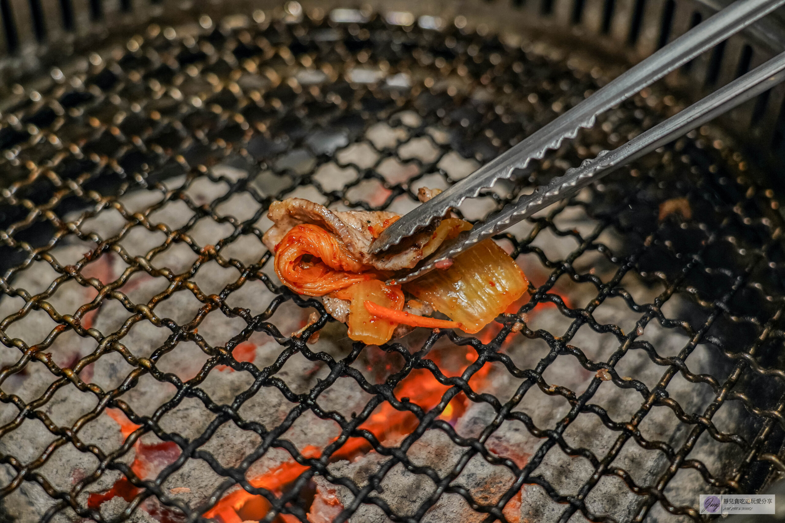 Oh ! Yaki 精緻燒肉吃到飽中壢店-599燒肉吃到飽！多達80道食材可選，超厚實牛排，搭配生菜泡菜起司DIY三種吃法/鄰近中壢中正公園 @靜兒貪吃遊玩愛分享