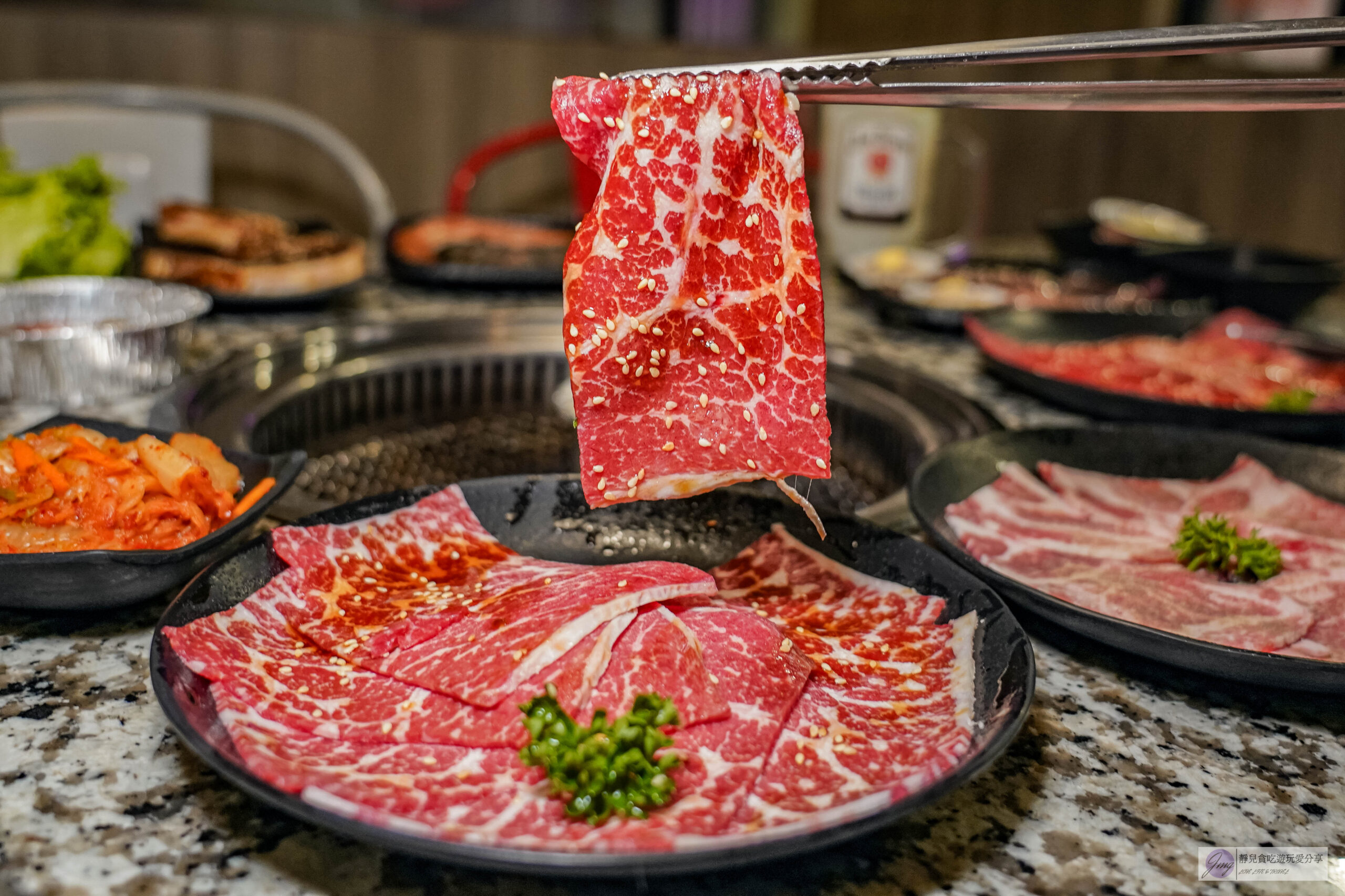 Oh ! Yaki 精緻燒肉吃到飽中壢店-599燒肉吃到飽！多達80道食材可選，超厚實牛排，搭配生菜泡菜起司DIY三種吃法/鄰近中壢中正公園 @靜兒貪吃遊玩愛分享