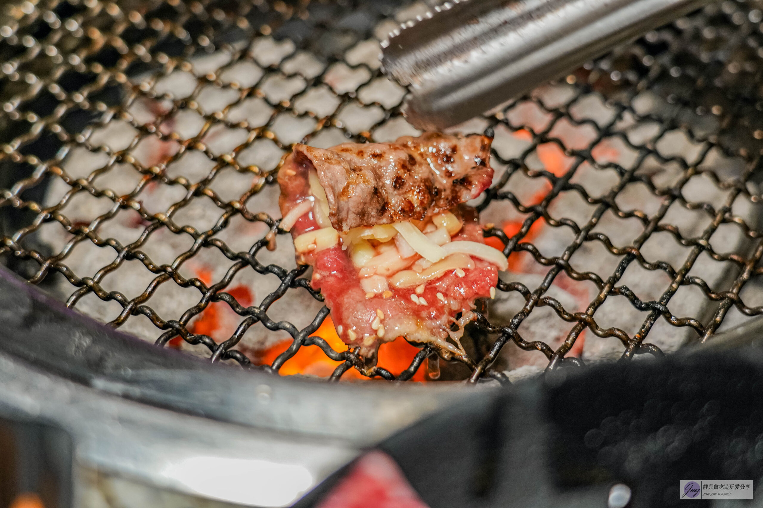 Oh ! Yaki 精緻燒肉吃到飽中壢店-599燒肉吃到飽！多達80道食材可選，超厚實牛排，搭配生菜泡菜起司DIY三種吃法/鄰近中壢中正公園 @靜兒貪吃遊玩愛分享