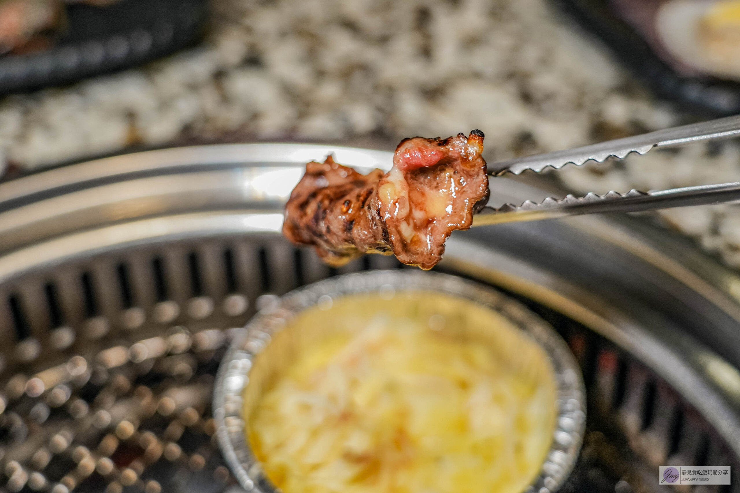 Oh ! Yaki 精緻燒肉吃到飽中壢店-599燒肉吃到飽！多達80道食材可選，超厚實牛排，搭配生菜泡菜起司DIY三種吃法/鄰近中壢中正公園 @靜兒貪吃遊玩愛分享