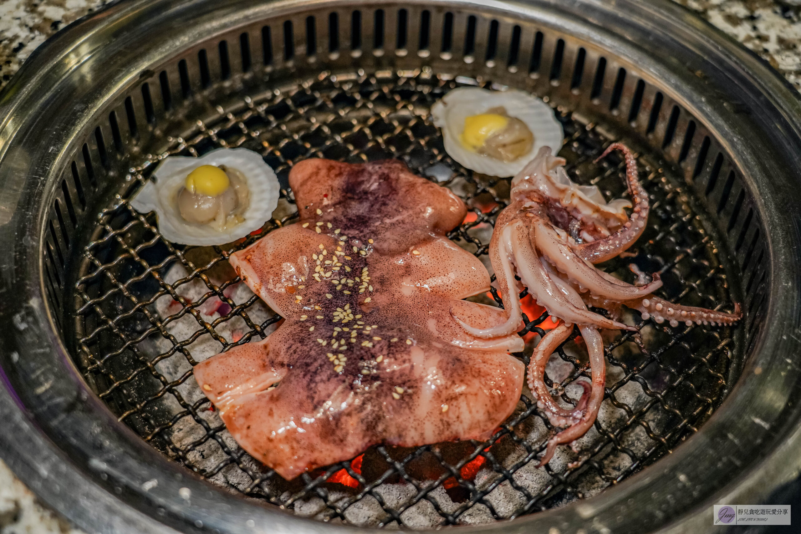 Oh ! Yaki 精緻燒肉吃到飽中壢店-599燒肉吃到飽！多達80道食材可選，超厚實牛排，搭配生菜泡菜起司DIY三種吃法/鄰近中壢中正公園 @靜兒貪吃遊玩愛分享