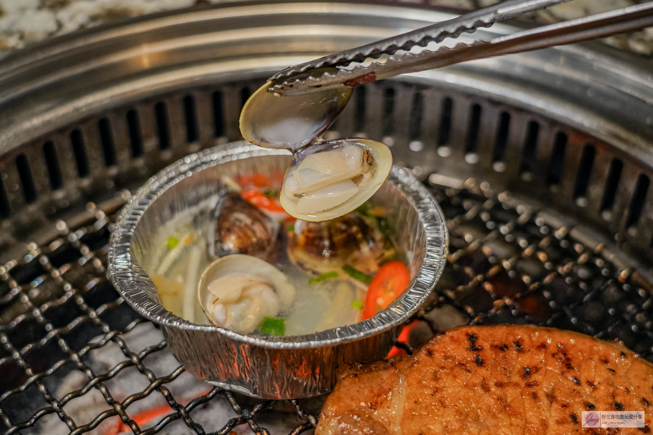 Oh ! Yaki 精緻燒肉吃到飽中壢店-599燒肉吃到飽！多達80道食材可選，超厚實牛排，搭配生菜泡菜起司DIY三種吃法/鄰近中壢中正公園 @靜兒貪吃遊玩愛分享