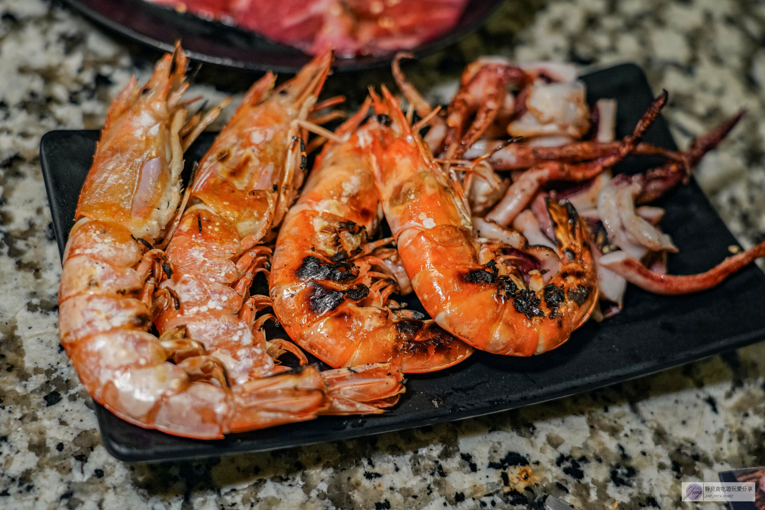 Oh ! Yaki 精緻燒肉吃到飽中壢店-599燒肉吃到飽！多達80道食材可選，超厚實牛排，搭配生菜泡菜起司DIY三種吃法/鄰近中壢中正公園 @靜兒貪吃遊玩愛分享