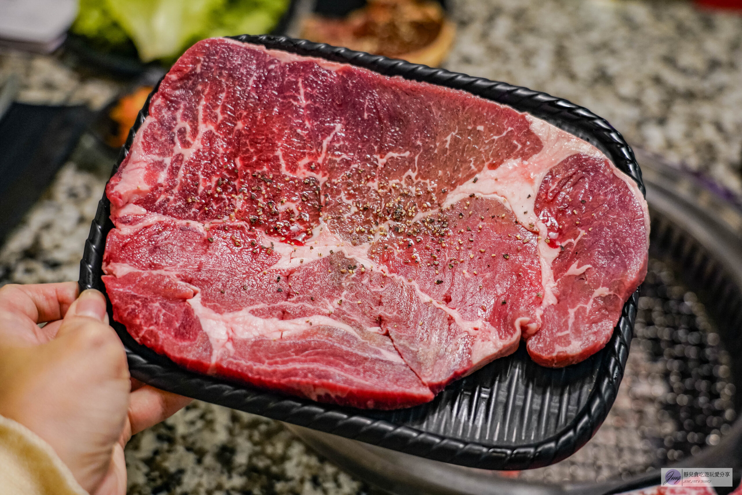Oh ! Yaki 精緻燒肉吃到飽中壢店-599燒肉吃到飽！多達80道食材可選，超厚實牛排，搭配生菜泡菜起司DIY三種吃法/鄰近中壢中正公園 @靜兒貪吃遊玩愛分享