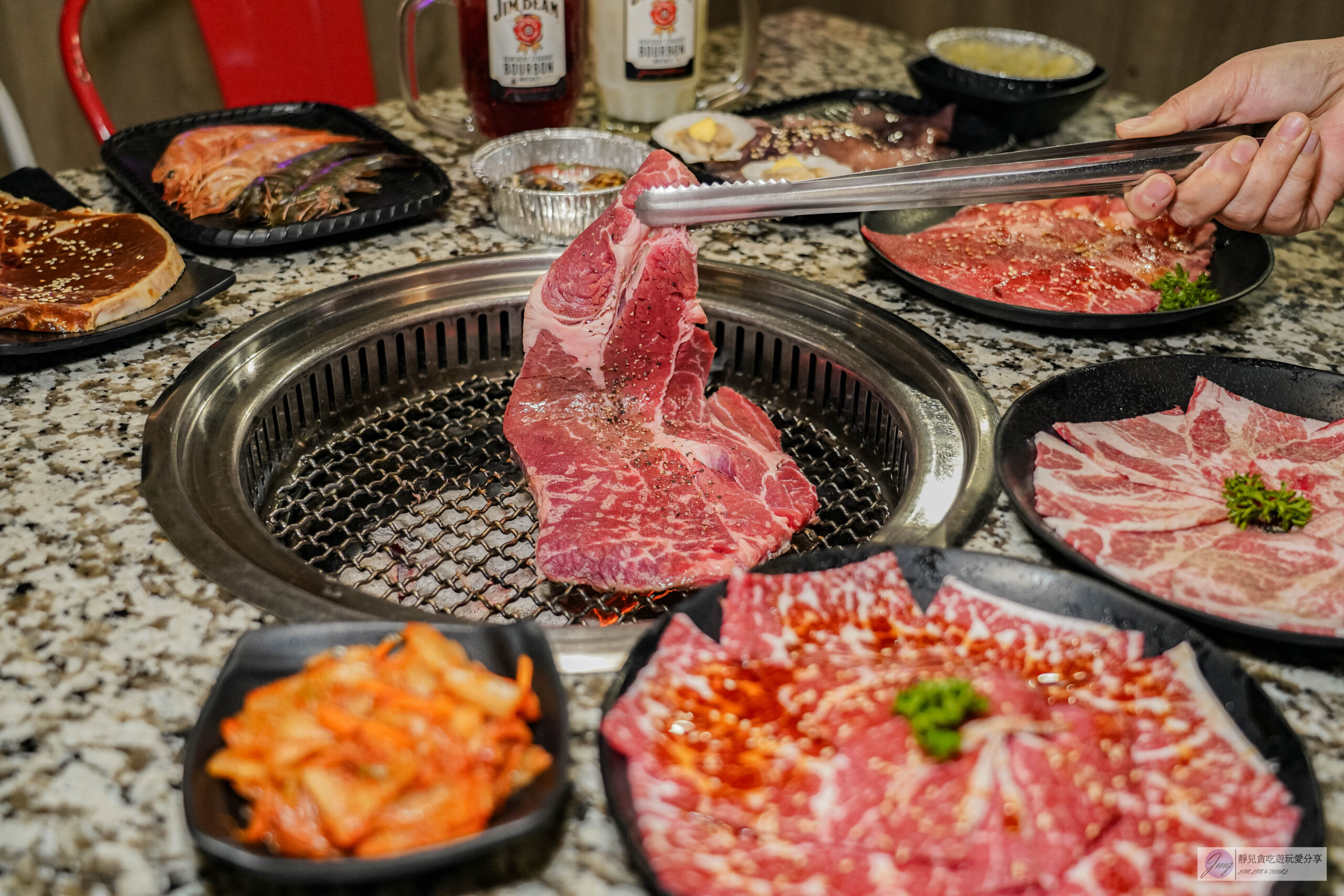 Oh ! Yaki 精緻燒肉吃到飽中壢店-599燒肉吃到飽！多達80道食材可選，超厚實牛排，搭配生菜泡菜起司DIY三種吃法/鄰近中壢中正公園 @靜兒貪吃遊玩愛分享
