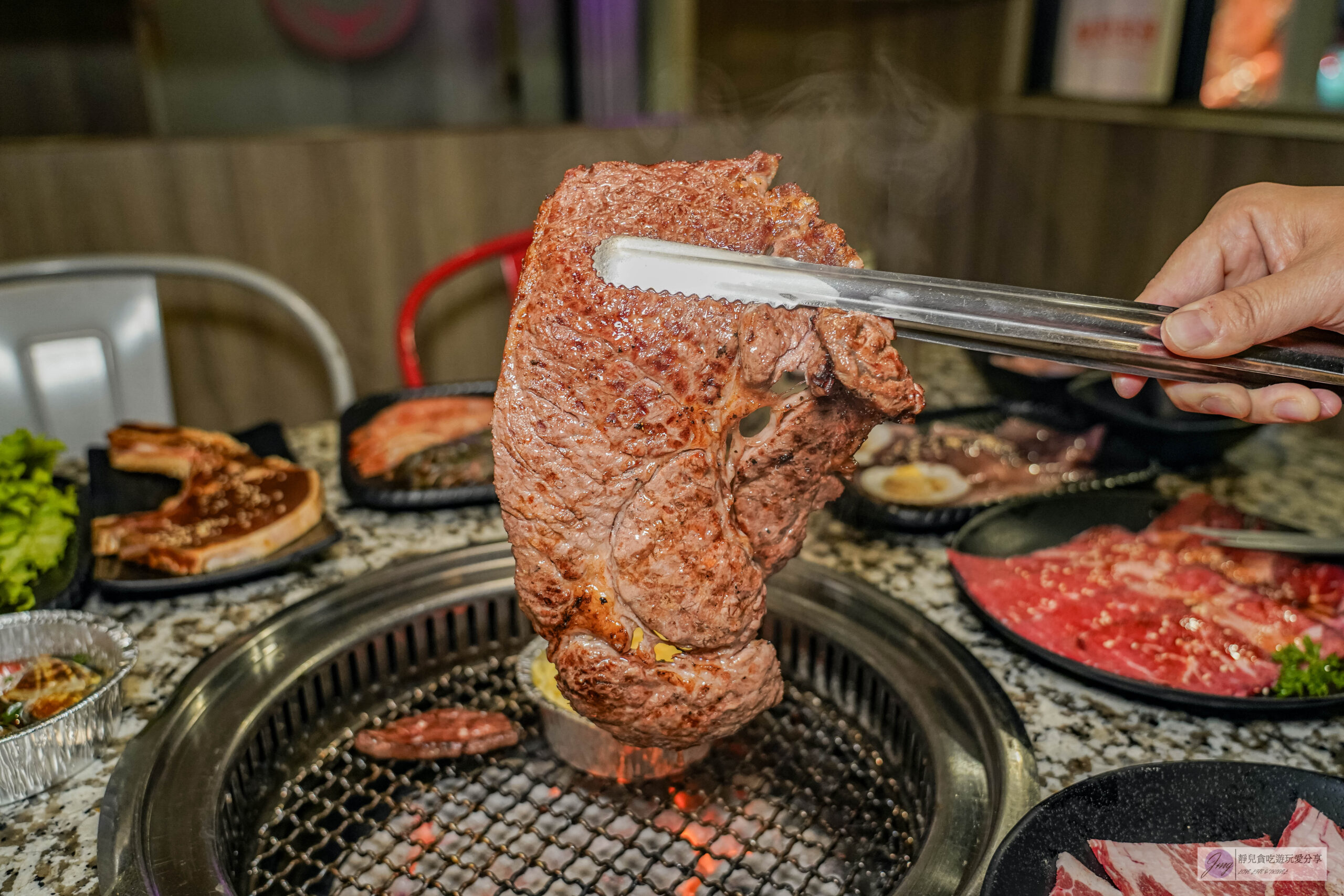 Oh ! Yaki 精緻燒肉吃到飽中壢店-599燒肉吃到飽！多達80道食材可選，超厚實牛排，搭配生菜泡菜起司DIY三種吃法/鄰近中壢中正公園 @靜兒貪吃遊玩愛分享