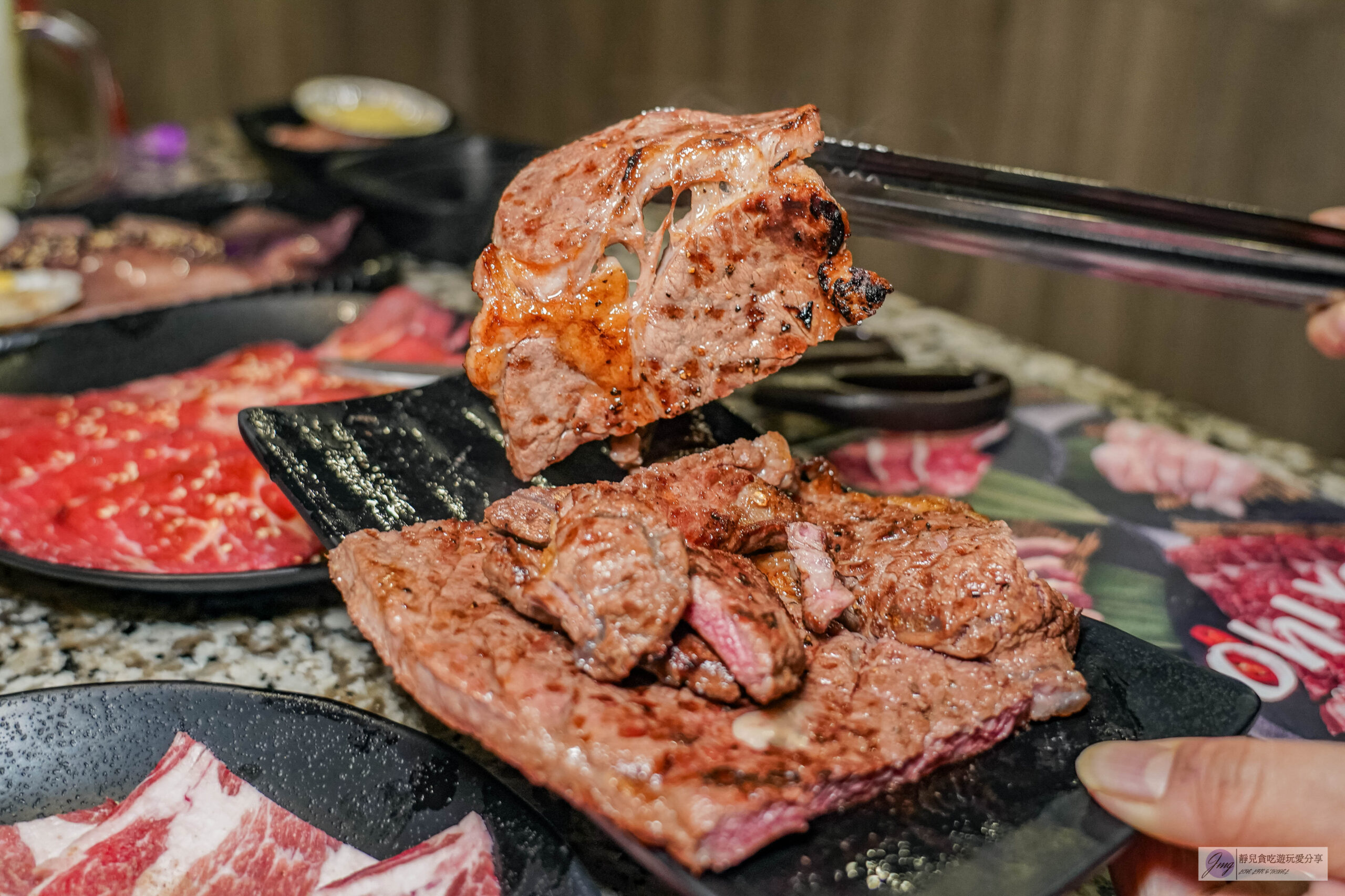Oh ! Yaki 精緻燒肉吃到飽中壢店-599燒肉吃到飽！多達80道食材可選，超厚實牛排，搭配生菜泡菜起司DIY三種吃法/鄰近中壢中正公園 @靜兒貪吃遊玩愛分享