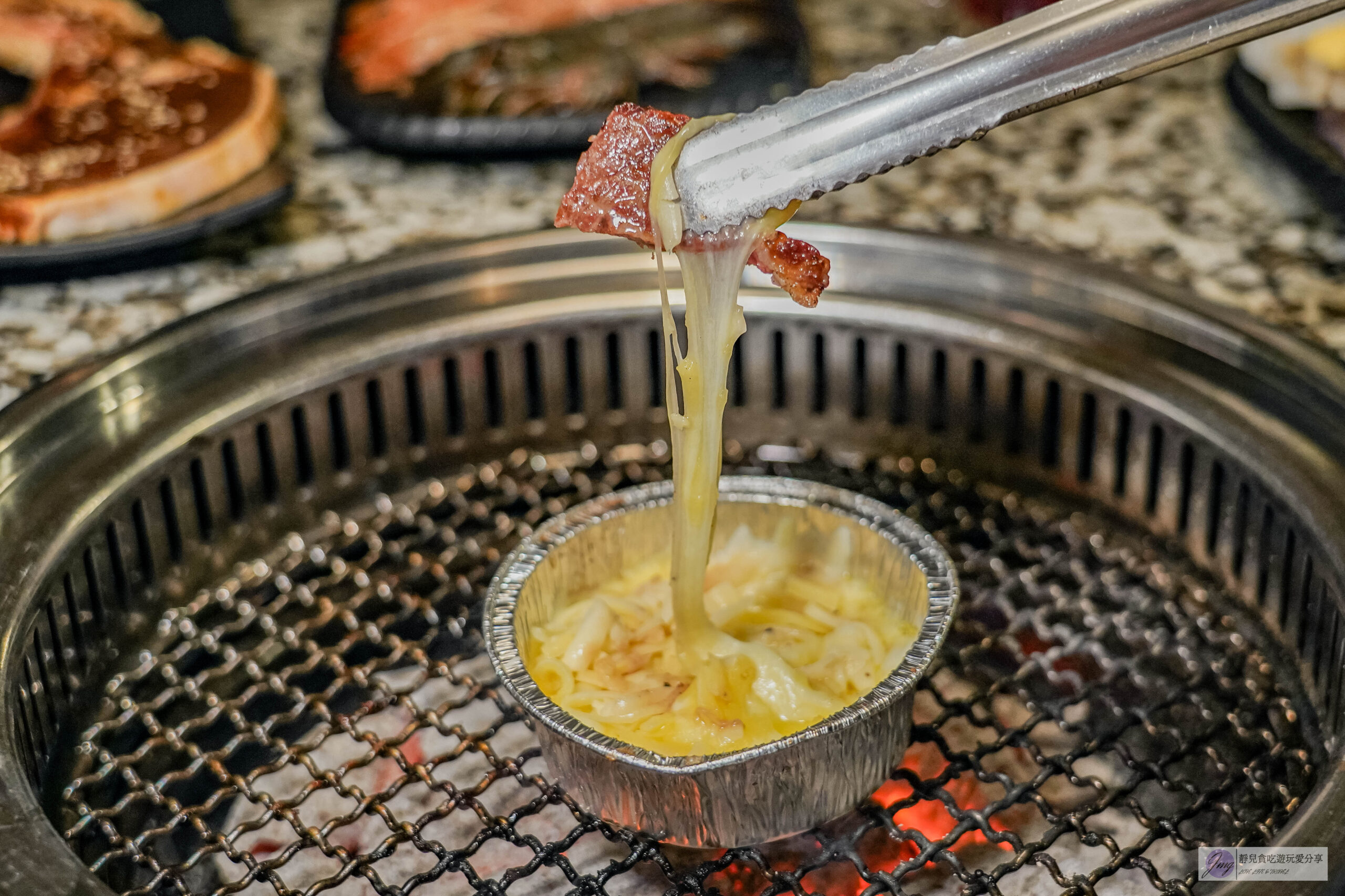 Oh ! Yaki 精緻燒肉吃到飽中壢店-599燒肉吃到飽！多達80道食材可選，超厚實牛排，搭配生菜泡菜起司DIY三種吃法/鄰近中壢中正公園 @靜兒貪吃遊玩愛分享