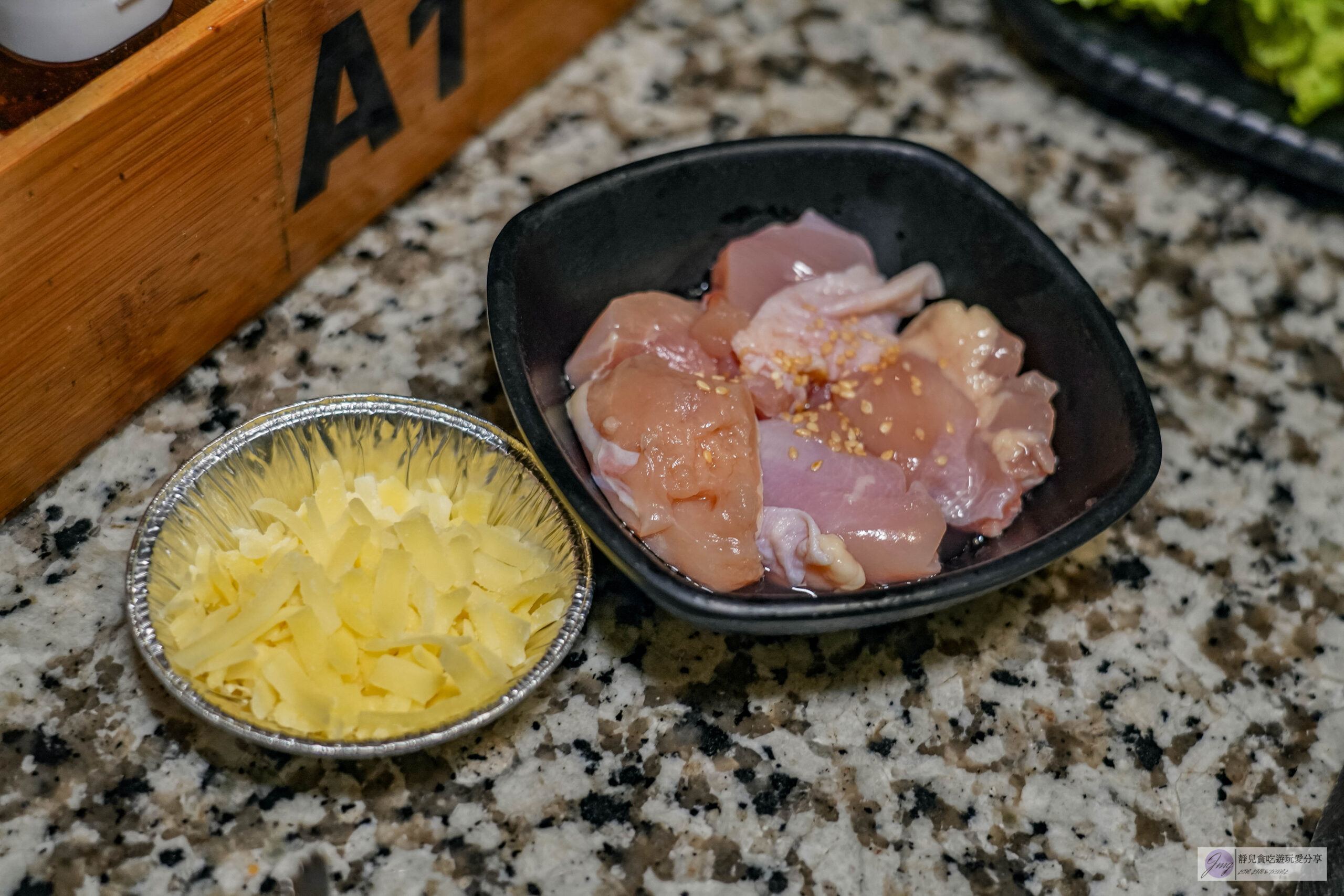 Oh ! Yaki 精緻燒肉吃到飽中壢店-599燒肉吃到飽！多達80道食材可選，超厚實牛排，搭配生菜泡菜起司DIY三種吃法/鄰近中壢中正公園 @靜兒貪吃遊玩愛分享