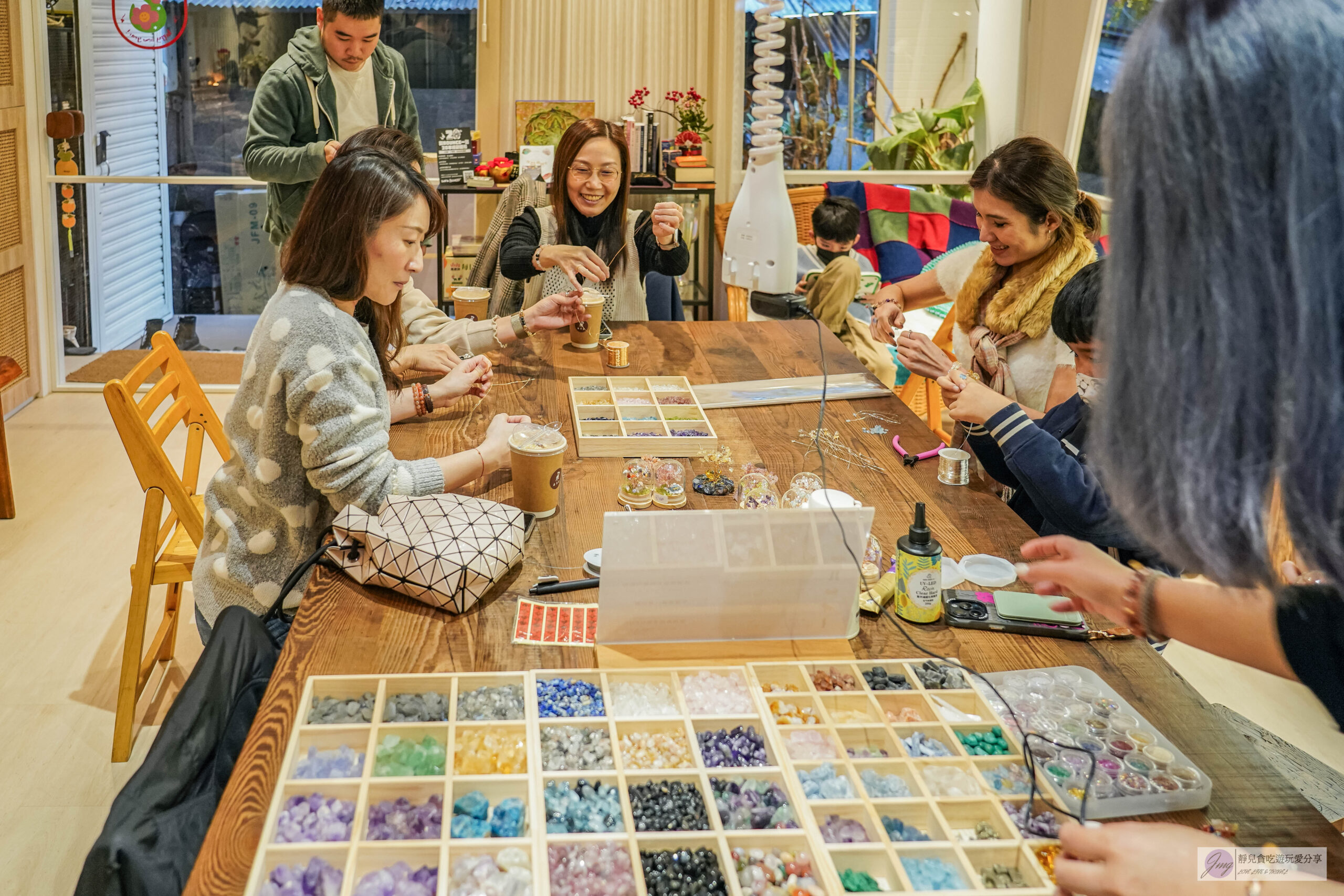 點晶礦水晶工作室-隱藏小巷內！結合花藝水晶命盤，客製化屬於自己的水晶手鍊、開運水晶盆栽/鄰近迪化街 @靜兒貪吃遊玩愛分享