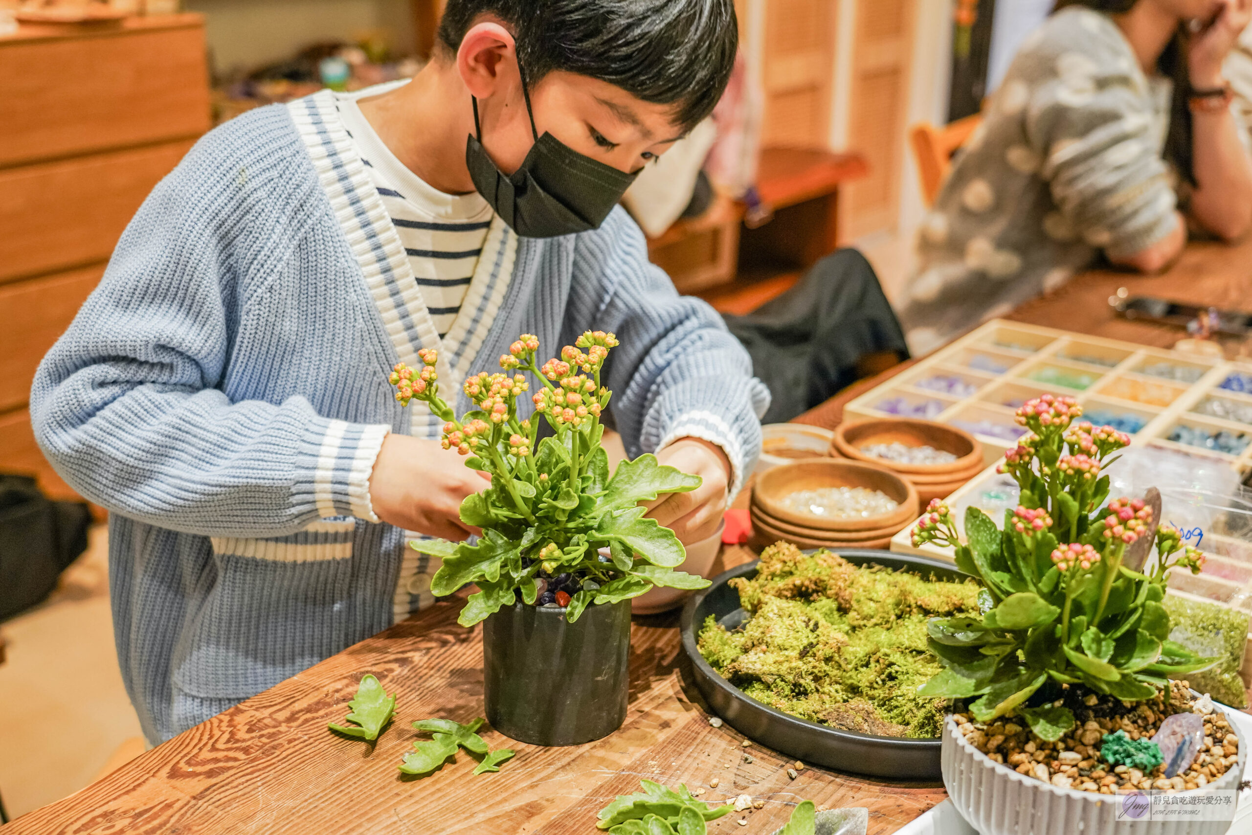 點晶礦水晶工作室-隱藏小巷內！結合花藝水晶命盤，客製化屬於自己的水晶手鍊、開運水晶盆栽/鄰近迪化街 @靜兒貪吃遊玩愛分享