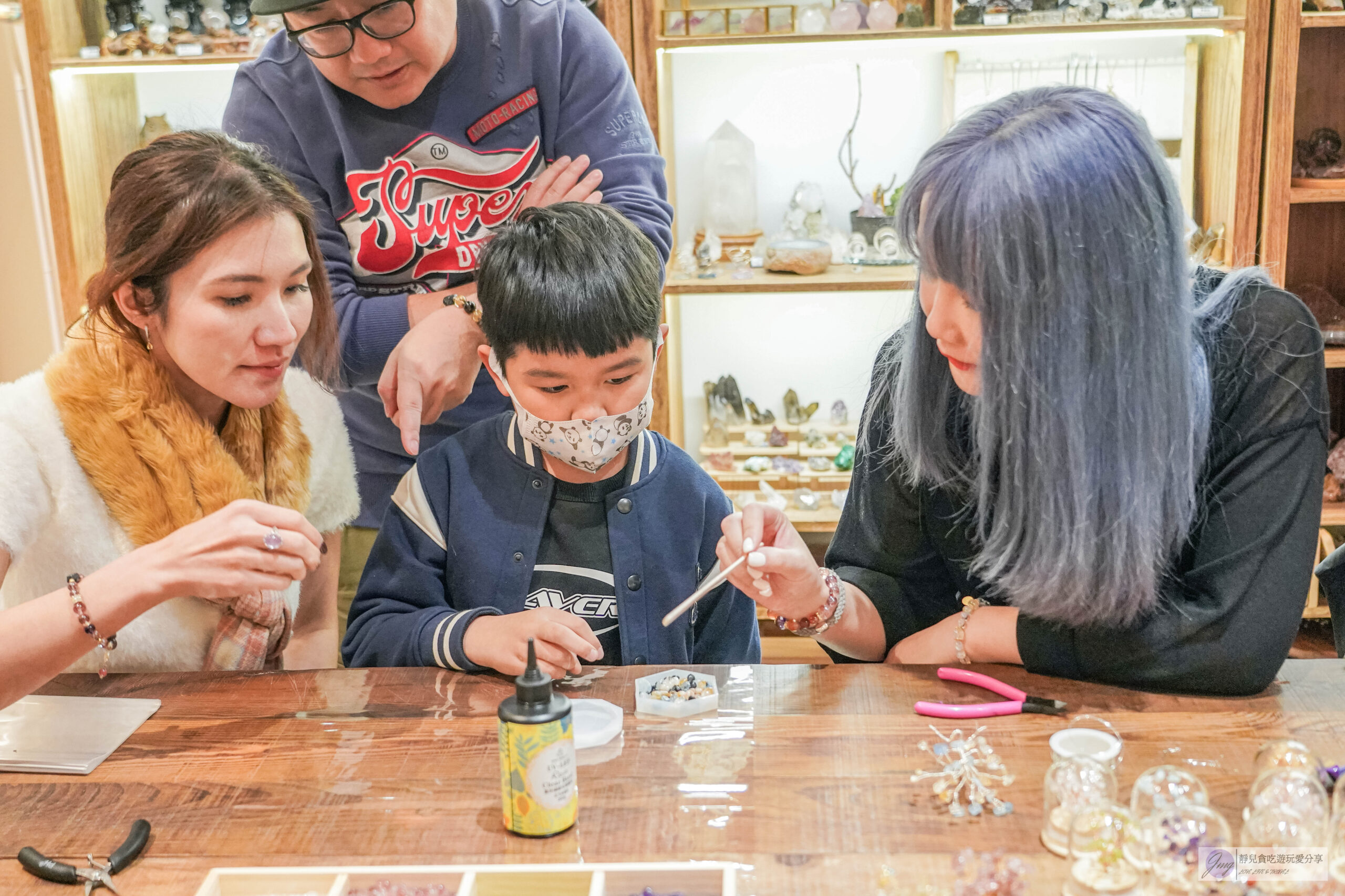 點晶礦水晶工作室-隱藏小巷內！結合花藝水晶命盤，客製化屬於自己的水晶手鍊、開運水晶盆栽/鄰近迪化街 @靜兒貪吃遊玩愛分享