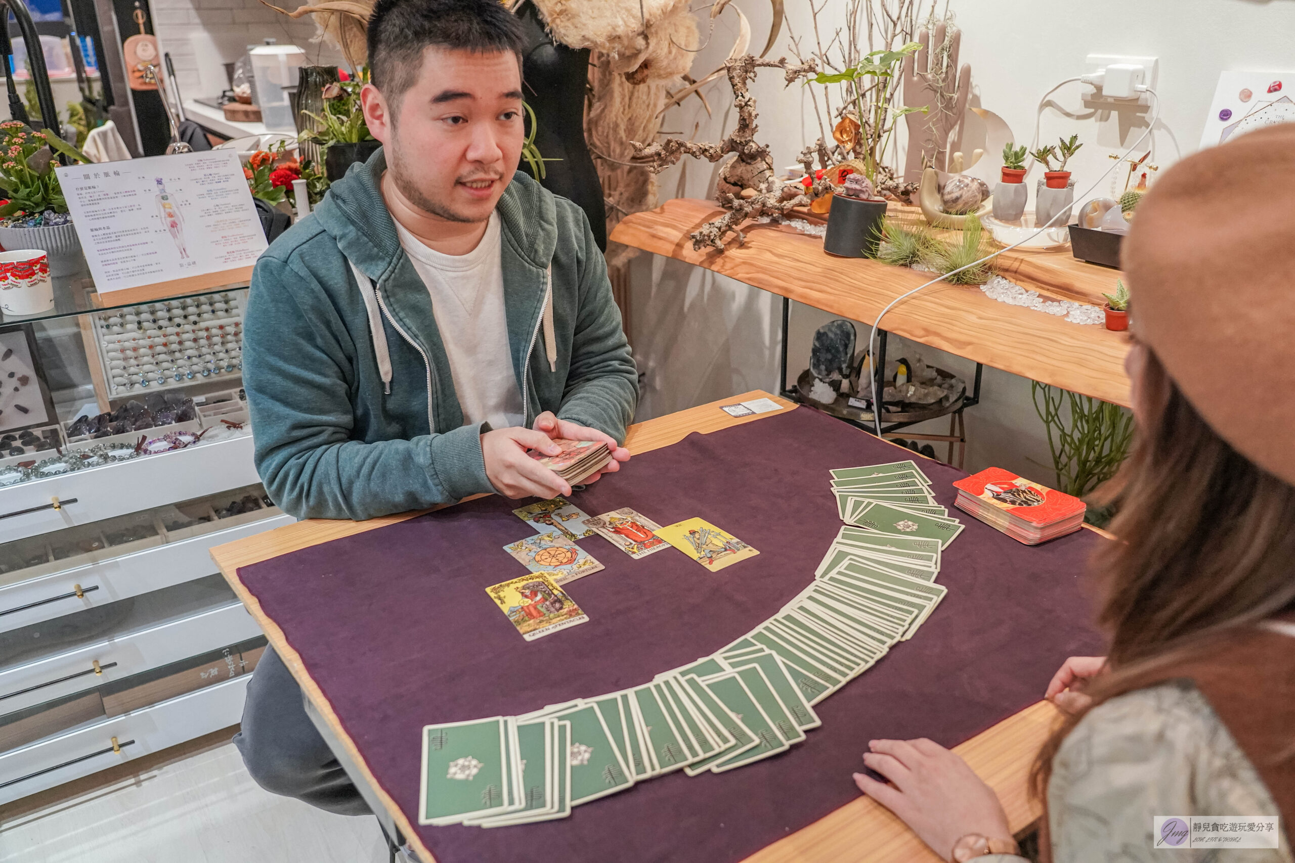 點晶礦水晶工作室-隱藏小巷內！結合花藝水晶命盤，客製化屬於自己的水晶手鍊、開運水晶盆栽/鄰近迪化街 @靜兒貪吃遊玩愛分享