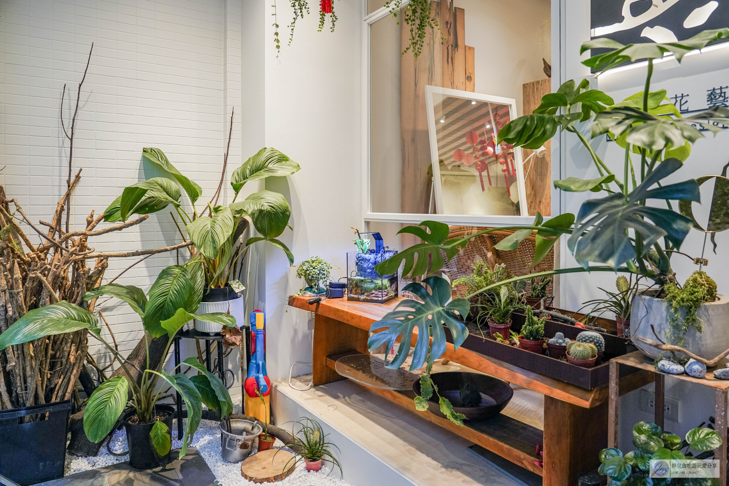 點晶礦水晶工作室-隱藏小巷內！結合花藝水晶命盤，客製化屬於自己的水晶手鍊、開運水晶盆栽/鄰近迪化街 @靜兒貪吃遊玩愛分享