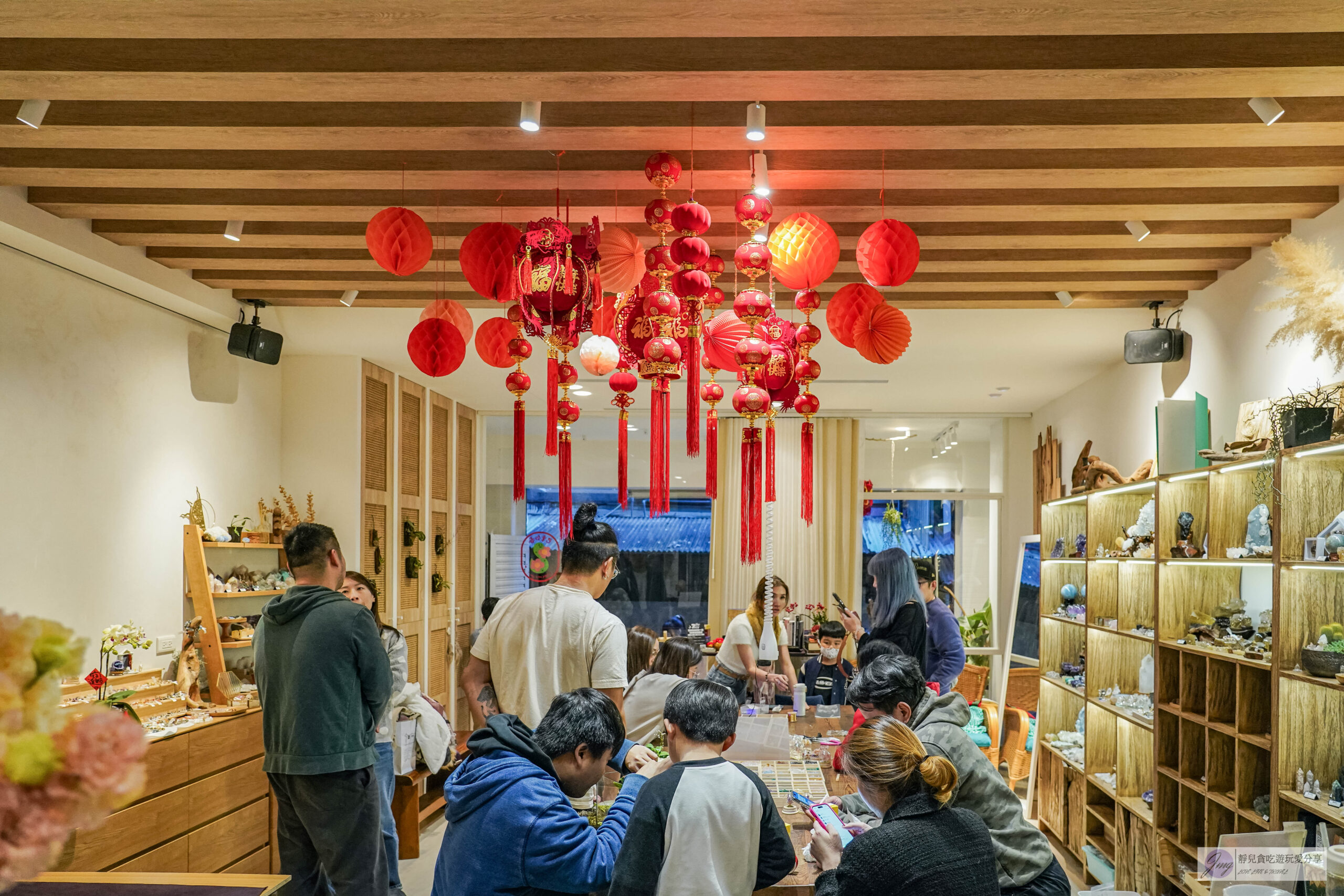 點晶礦水晶工作室-隱藏小巷內！結合花藝水晶命盤，客製化屬於自己的水晶手鍊、開運水晶盆栽/鄰近迪化街 @靜兒貪吃遊玩愛分享