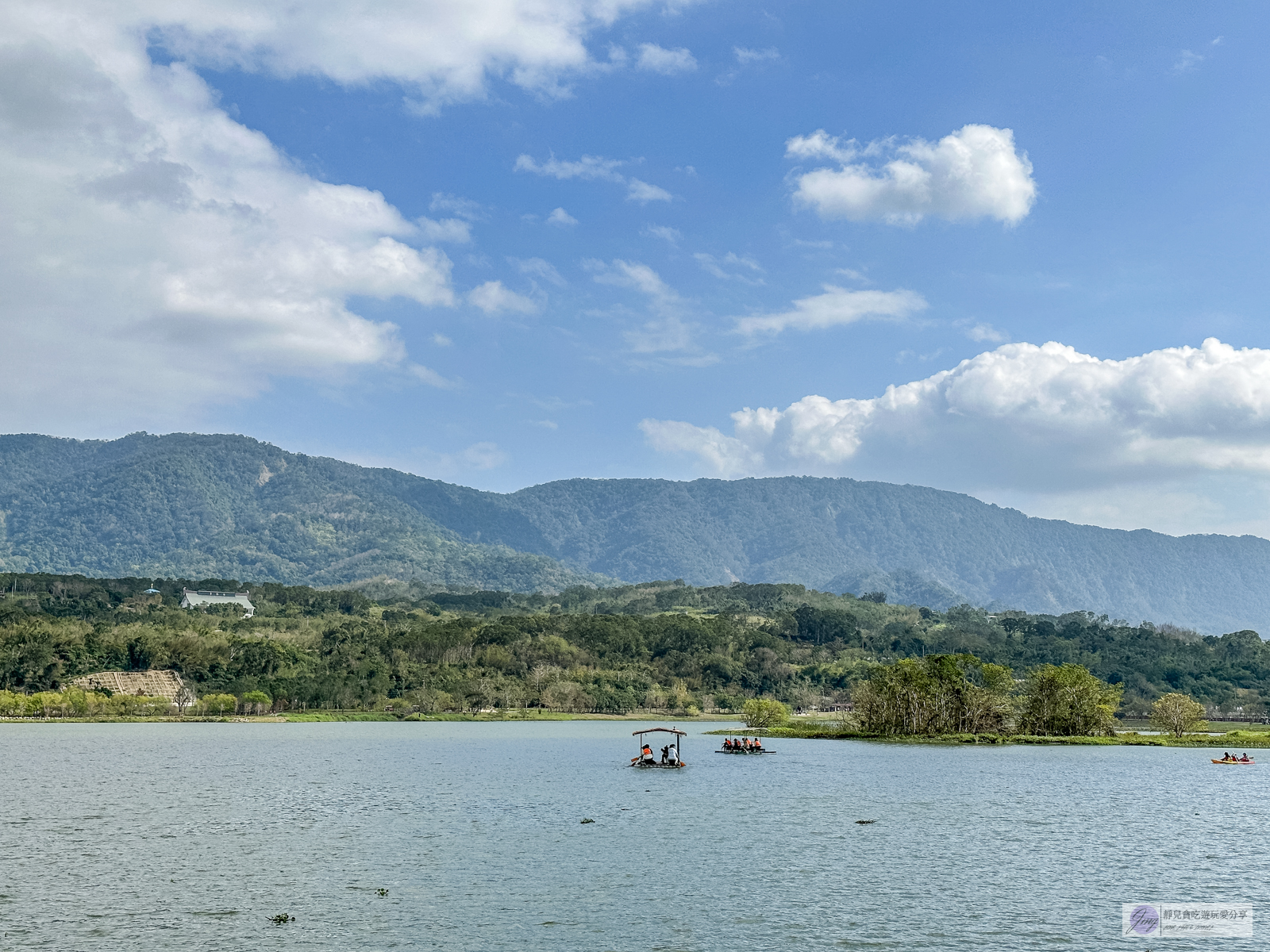 台東池上大坡池-一覽無遺的山湖美景！輕旅行滿滿古意的竹筏遊湖，踏青好去處 @靜兒貪吃遊玩愛分享