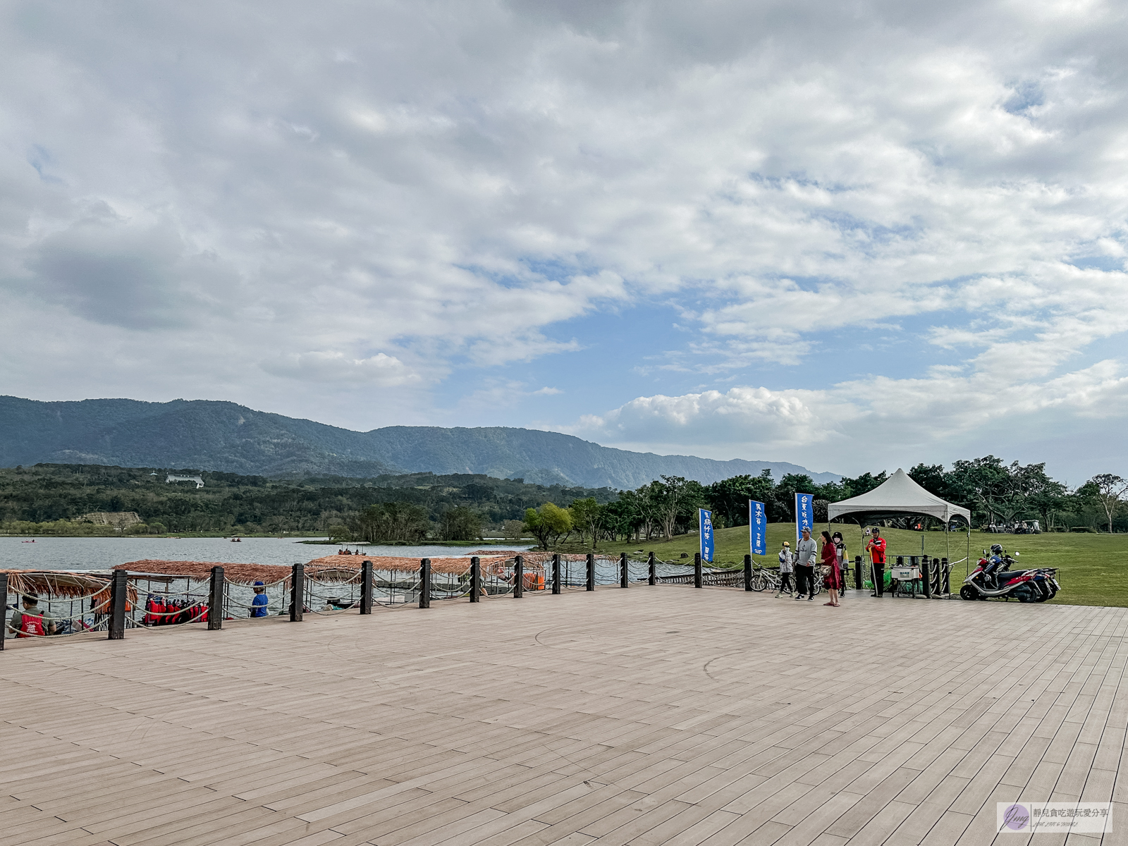台東池上大坡池-一覽無遺的山湖美景！輕旅行滿滿古意的竹筏遊湖，踏青好去處 @靜兒貪吃遊玩愛分享