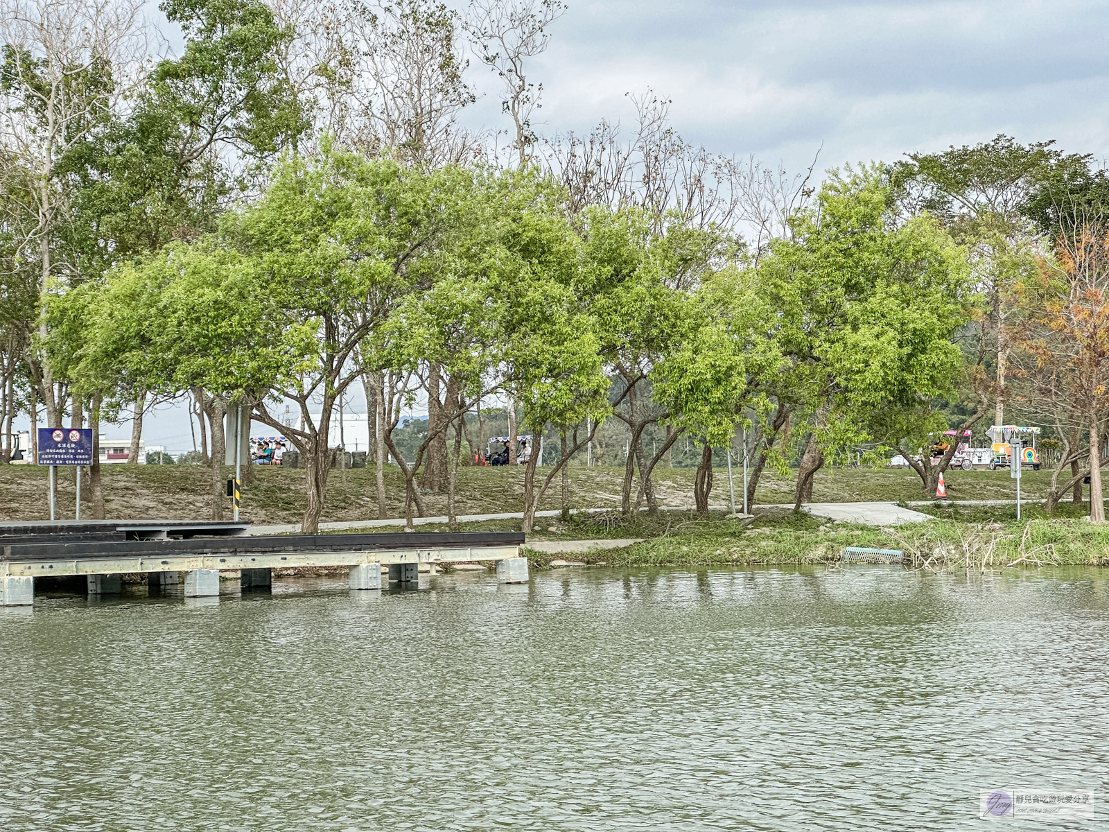 台東池上大坡池-一覽無遺的山湖美景！輕旅行滿滿古意的竹筏遊湖，踏青好去處 @靜兒貪吃遊玩愛分享