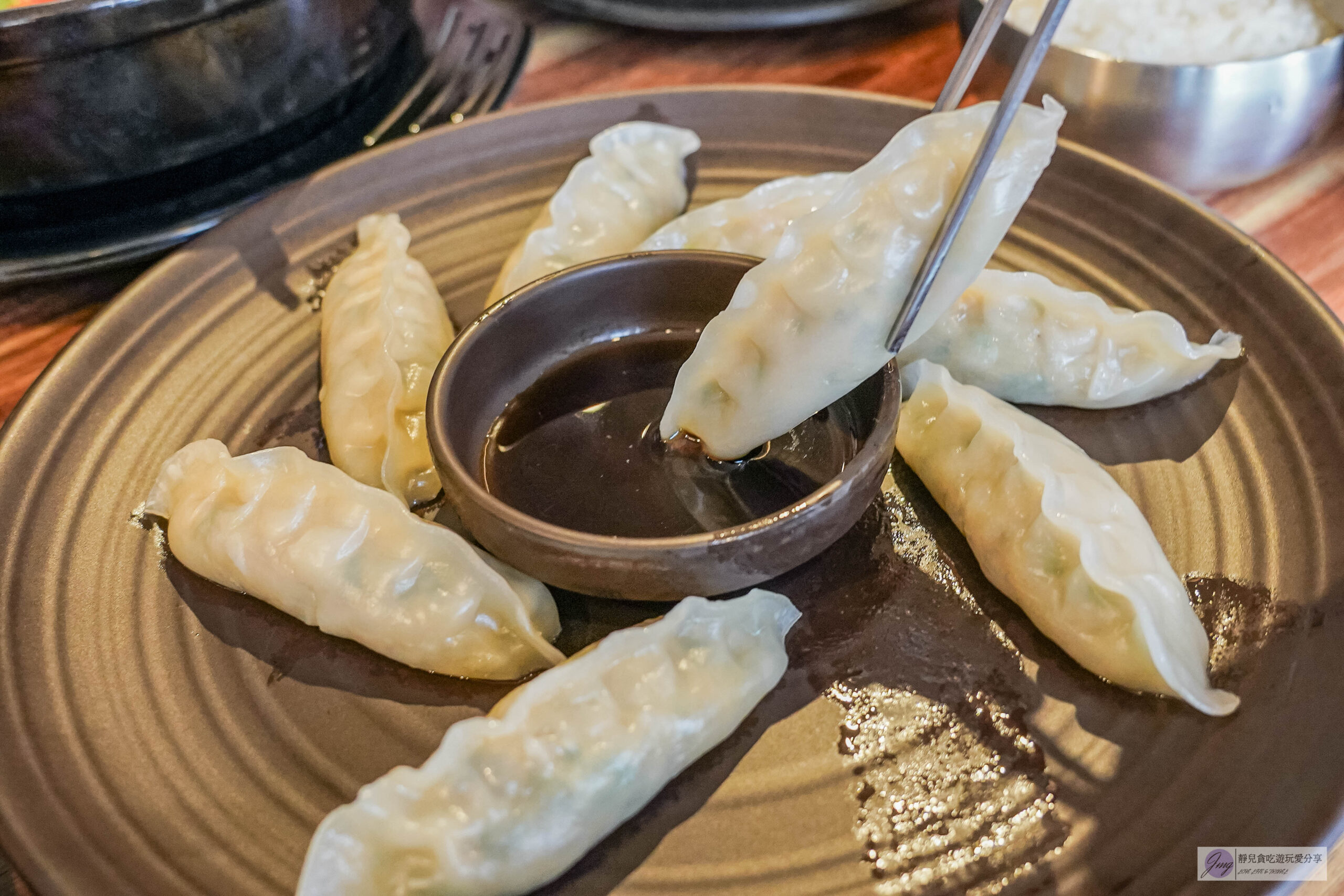 韓國首爾-3일한우국밥-24小時營業的韓牛湯飯!熬煮3日的牛骨湯底,紅燒辣排骨超入味/鄰近弘大站 @靜兒貪吃遊玩愛分享 韓國首爾-3일한우국밥-24小時營業的韓牛湯飯!熬煮3日的牛骨湯底,紅燒辣排骨超入味/鄰近弘大站 @靜兒貪吃遊玩愛分享