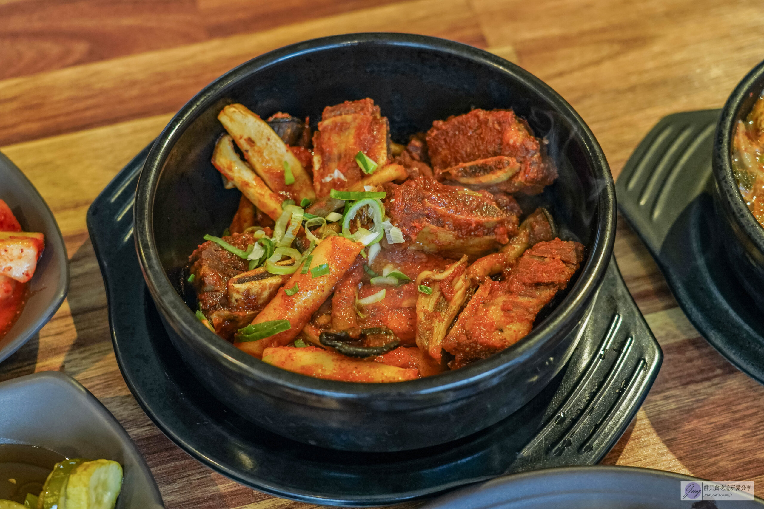 韓國首爾-3일한우국밥-24小時營業的韓牛湯飯！熬煮3日的牛骨湯底，紅燒辣排骨超入味/鄰近弘大站 @靜兒貪吃遊玩愛分享