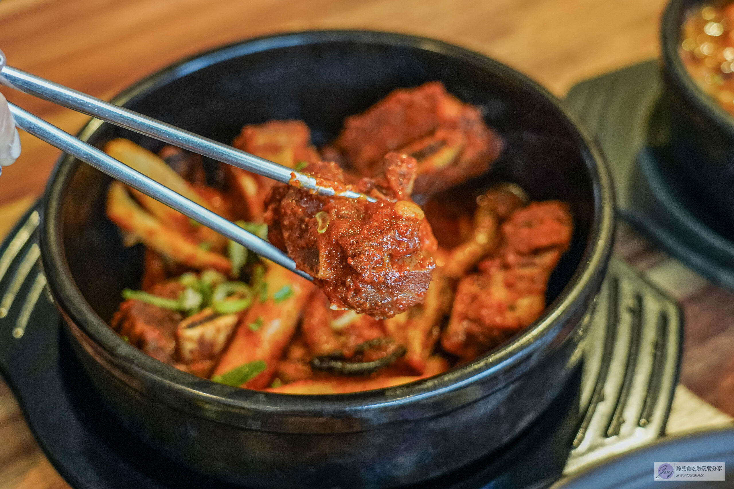 韓國首爾-3일한우국밥-24小時營業的韓牛湯飯!熬煮3日的牛骨湯底,紅燒辣排骨超入味/鄰近弘大站 @靜兒貪吃遊玩愛分享 韓國首爾-3일한우국밥-24小時營業的韓牛湯飯!熬煮3日的牛骨湯底,紅燒辣排骨超入味/鄰近弘大站 @靜兒貪吃遊玩愛分享