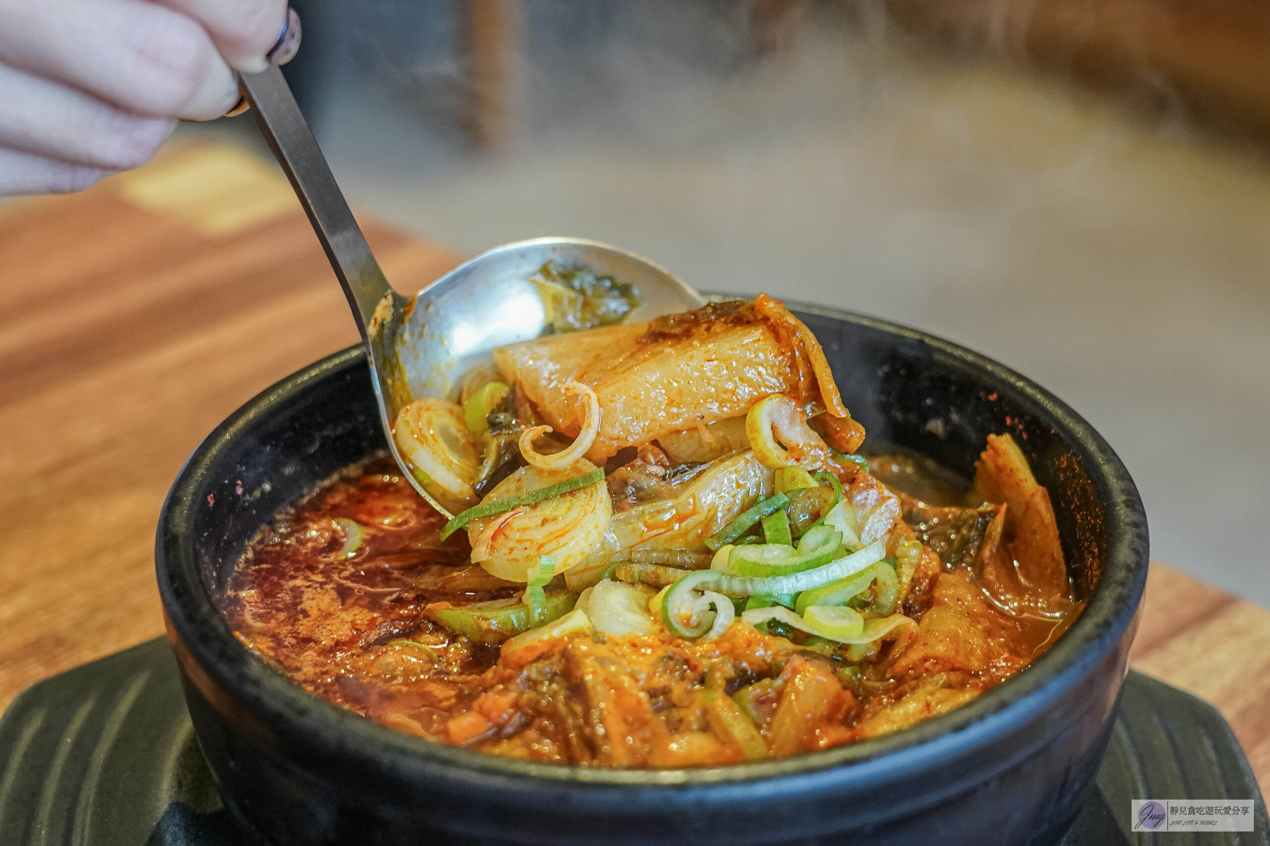 韓國首爾-3일한우국밥-24小時營業的韓牛湯飯！熬煮3日的牛骨湯底，紅燒辣排骨超入味/鄰近弘大站 @靜兒貪吃遊玩愛分享