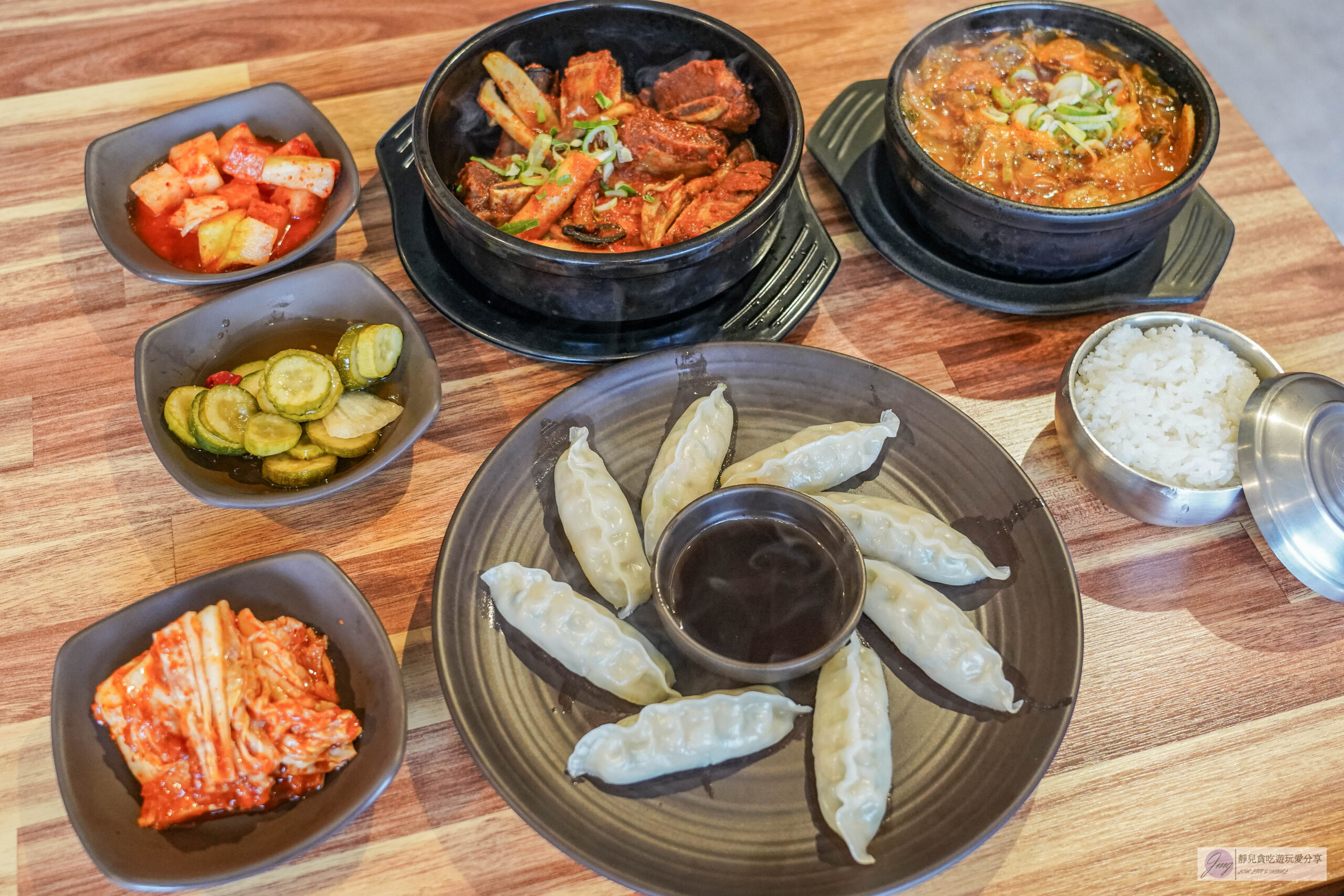 韓國首爾-3일한우국밥-24小時營業的韓牛湯飯！熬煮3日的牛骨湯底，紅燒辣排骨超入味/鄰近弘大站 @靜兒貪吃遊玩愛分享