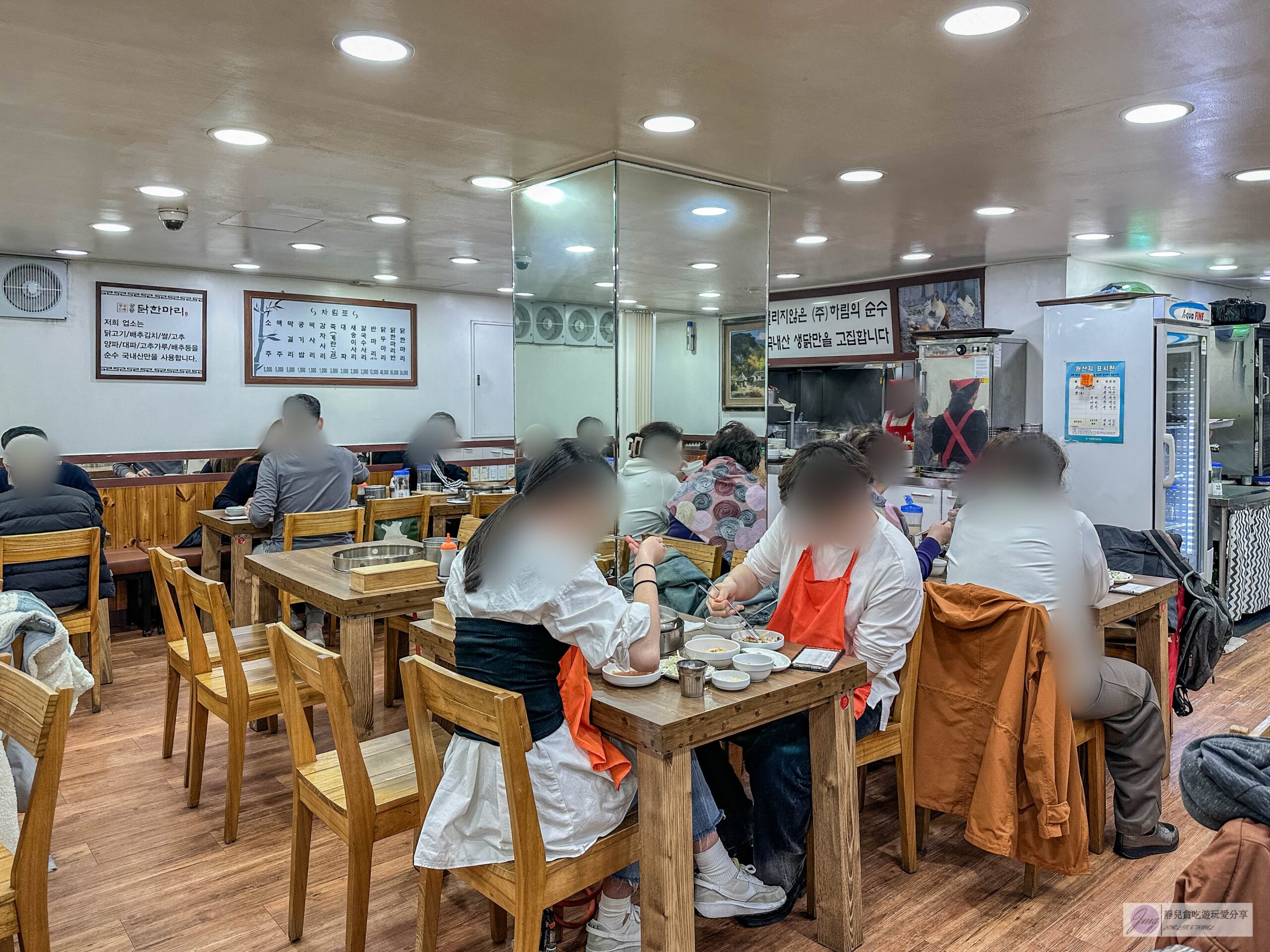 韓國首爾-孔陵一隻雞-隱藏巷弄內！在地人氣知名元祖雞湯店，雞肉肉質軟嫩湯頭鮮甜/鄰近梨花女子大學站 @靜兒貪吃遊玩愛分享