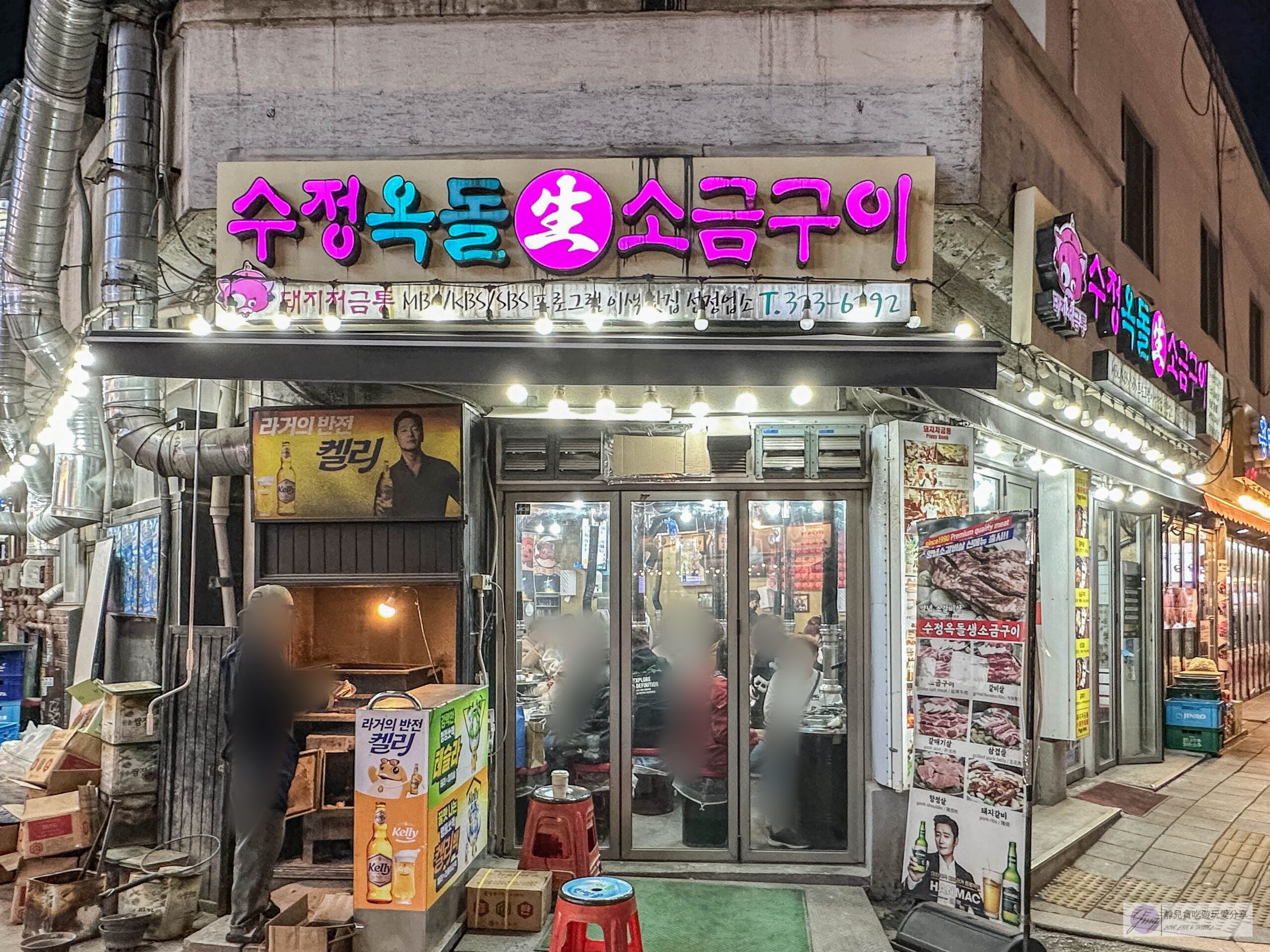 韓國首爾-小豬存錢桶-在地超過40年老店！超人氣石頭烤肉，韓式小菜免費無限續，食尚玩家推薦美食/鄰近弘大入口站 @靜兒貪吃遊玩愛分享