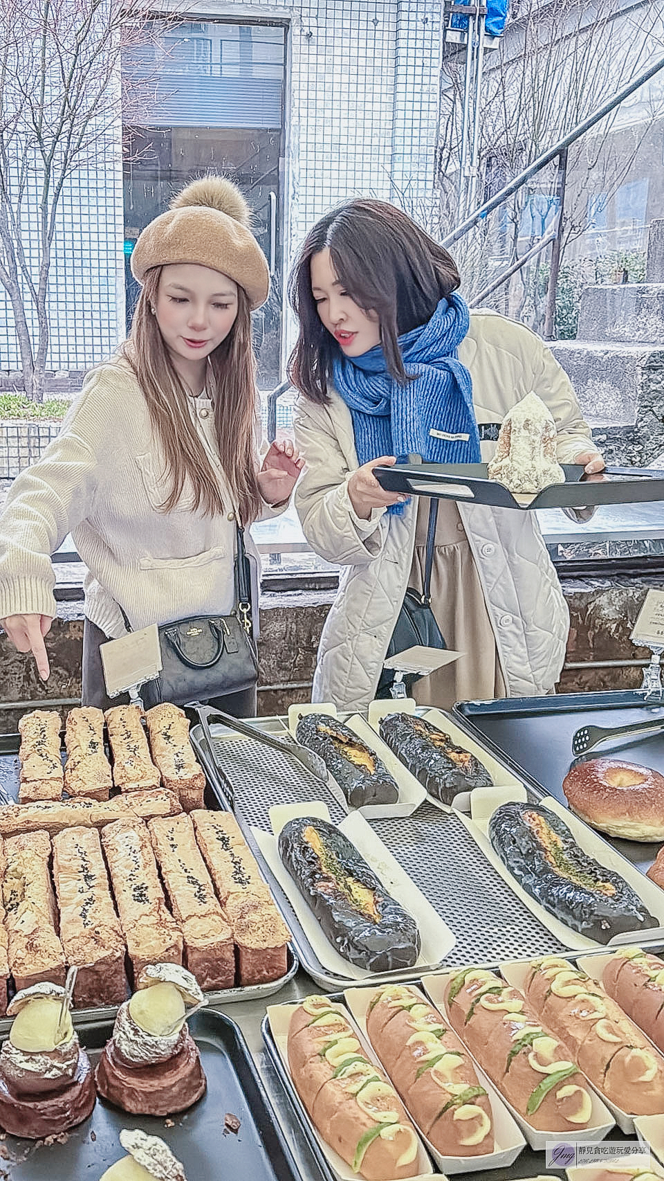 韓國首爾-Cafe Onion 聖水店-在地人氣咖啡廳！老屋改造工業風廢墟咖啡麵包店，雪山麵包Pandoro、草莓可頌必點/鄰近聖水地鐵站 @靜兒貪吃遊玩愛分享
