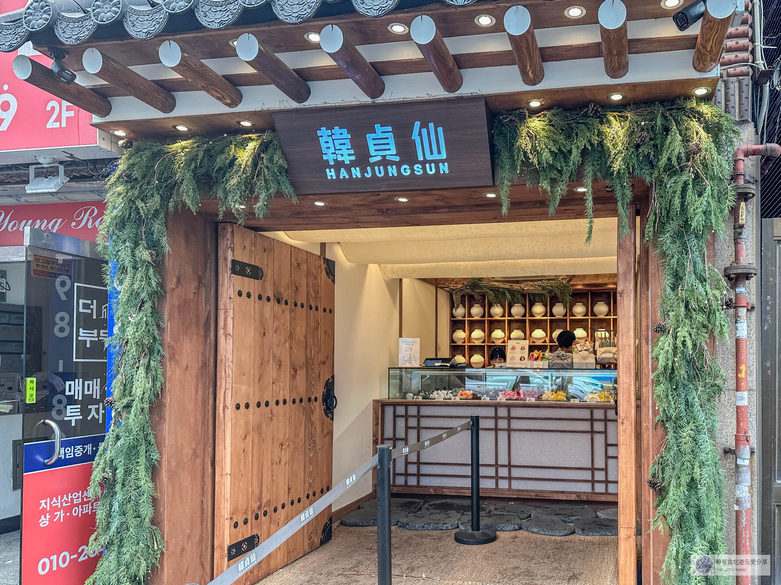韓國首爾-韓貞仙 聖水總店-草莓控的最愛！多達9種口味，人氣排隊新鮮水果草莓大福 @靜兒貪吃遊玩愛分享