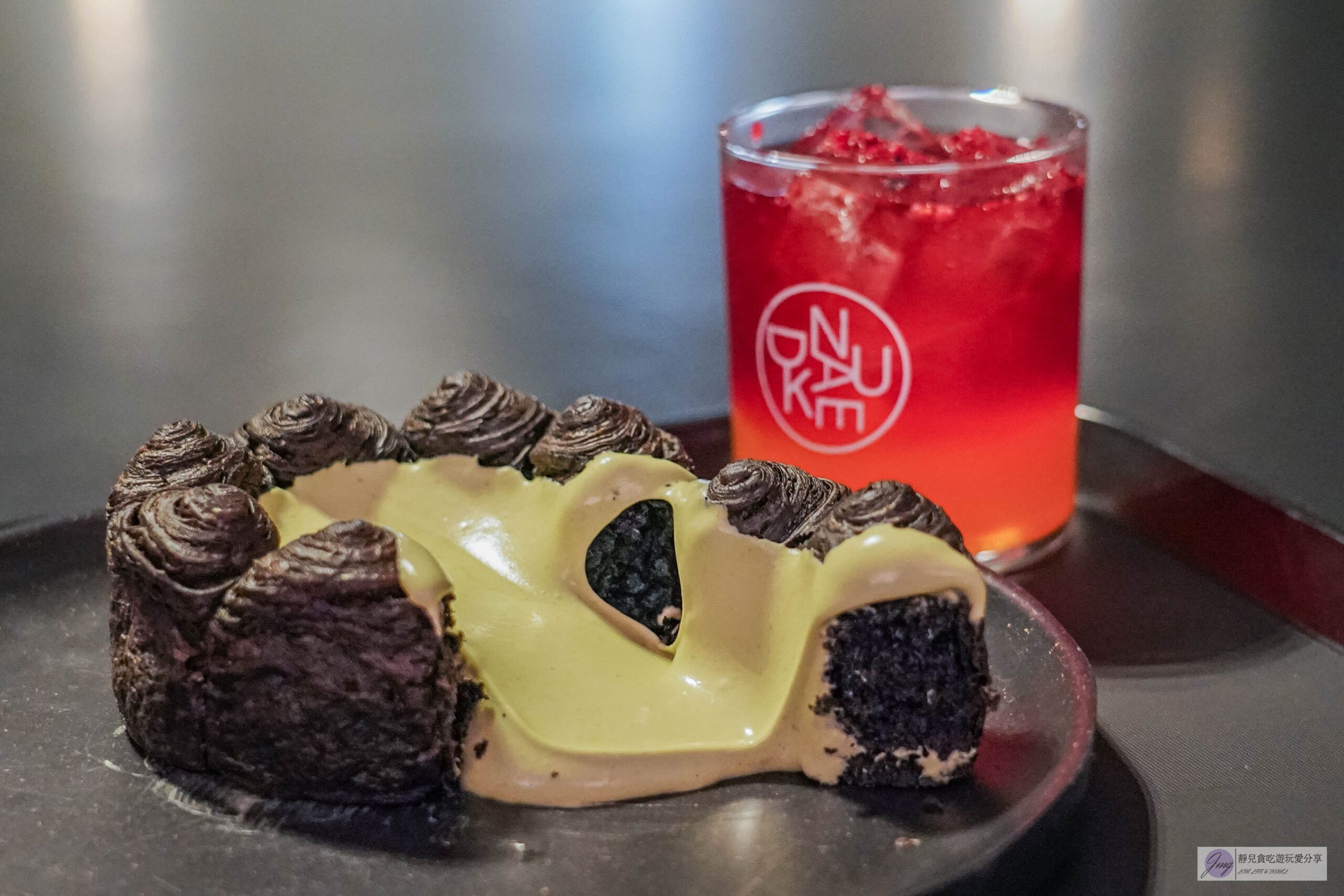 韓國首爾-NUDAKE 聖水本店-超夯的爆漿抹茶熔岩可頌！暗黑簡約風格藝術咖啡廳 @靜兒貪吃遊玩愛分享