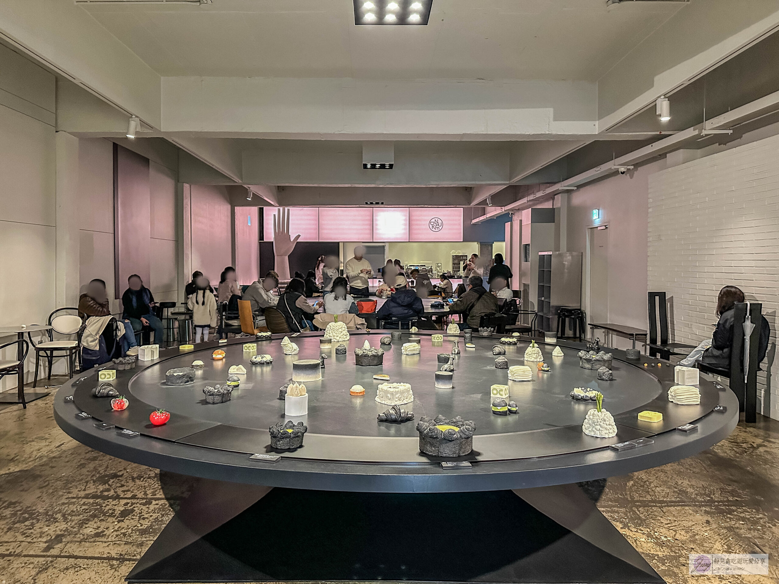 韓國首爾-NUDAKE 聖水本店-超夯的爆漿抹茶熔岩可頌！暗黑簡約風格藝術咖啡廳 @靜兒貪吃遊玩愛分享