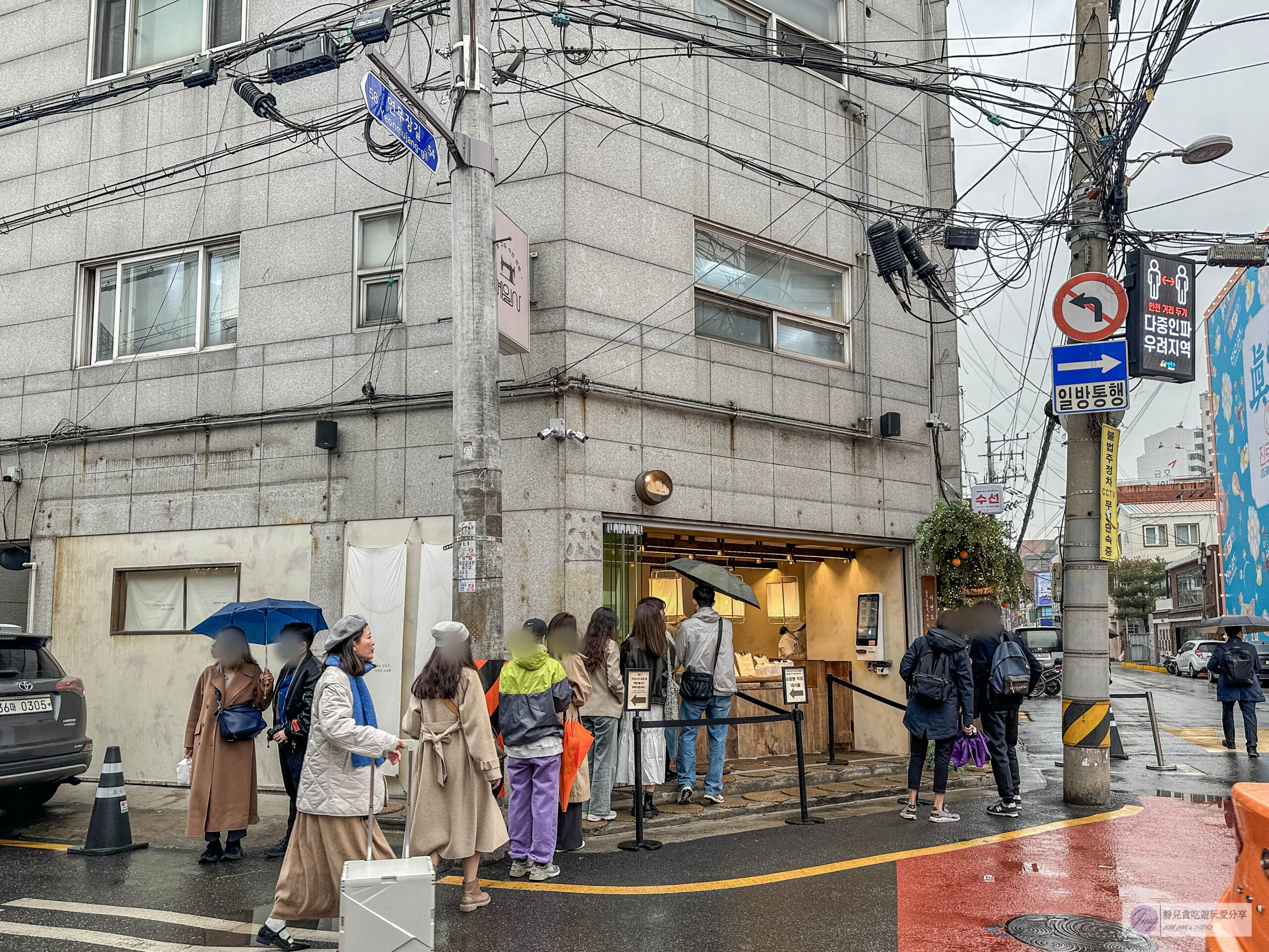韓國首爾-天然鹽麵包 聖水店-巷弄轉角的人氣麵包！外酥內鬆軟奶香濃厚鹽麵包 @靜兒貪吃遊玩愛分享