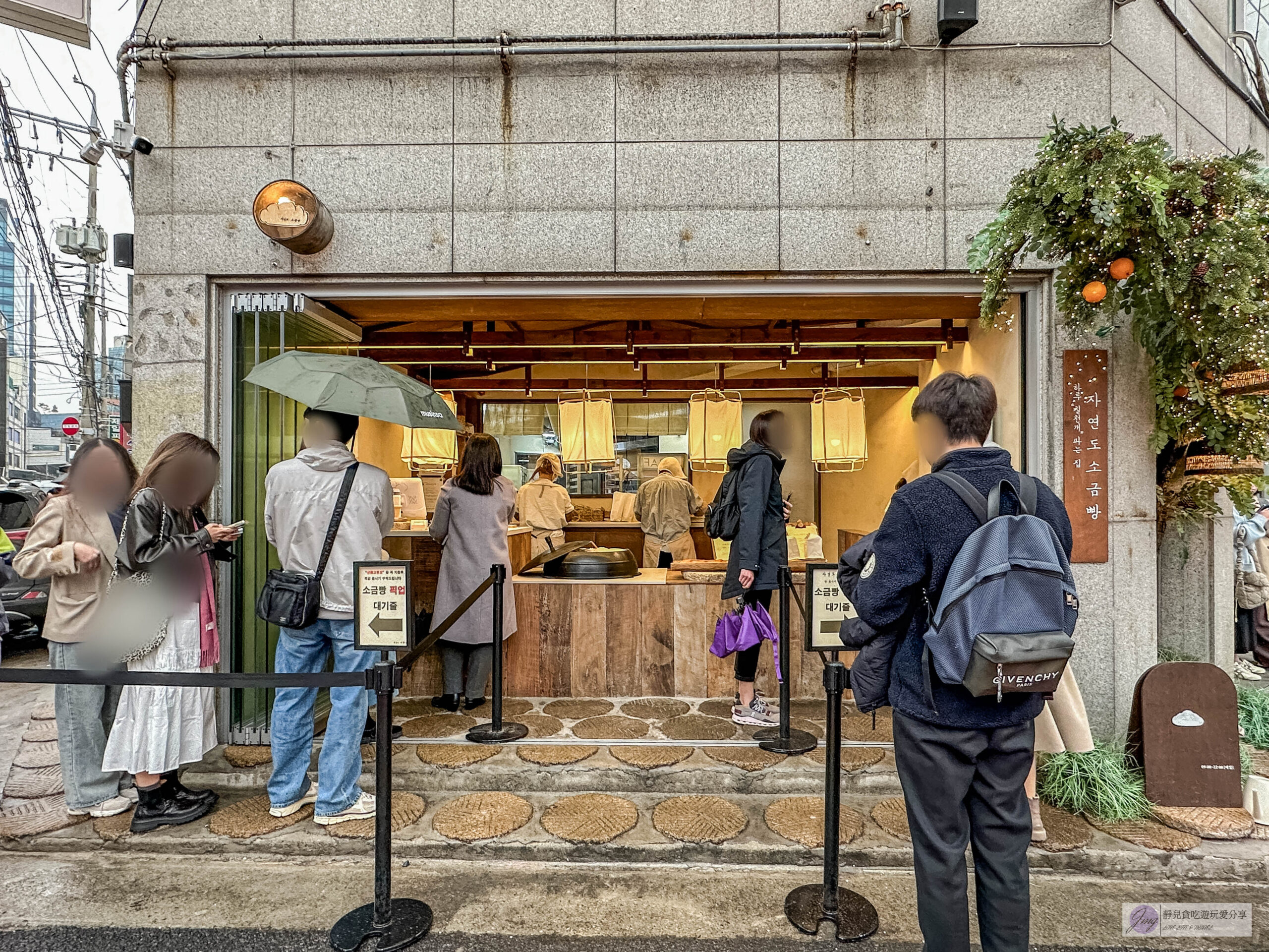 韓國首爾-天然鹽麵包 聖水店-巷弄轉角的人氣麵包！外酥內鬆軟奶香濃厚鹽麵包 @靜兒貪吃遊玩愛分享