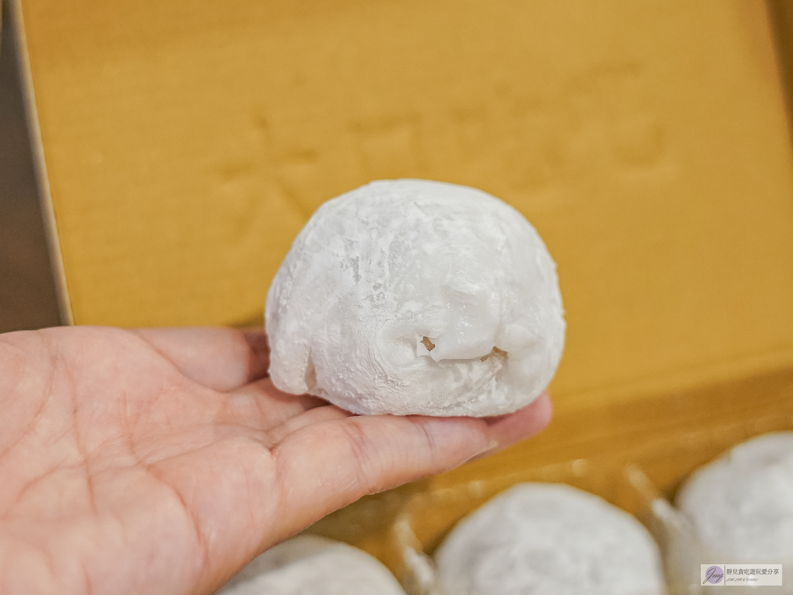 金桃家草莓大福2号店-在地人氣日式大福！皮薄餡多不預訂吃不到草莓大福，芋頭控必點，栗子芋頭口味超推/鄰近神農老街 @靜兒貪吃遊玩愛分享