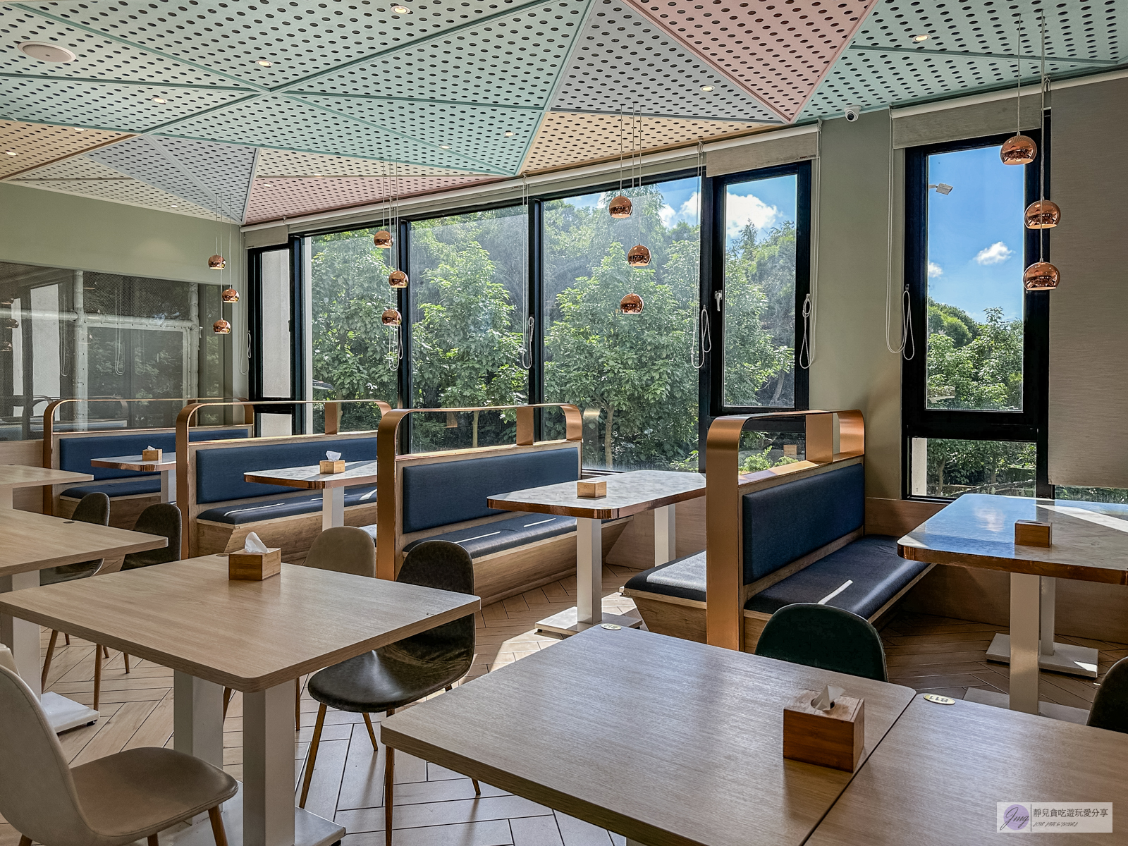 想窩11餐旅館-佔地300坪大草坪！沙坑、大型溜滑梯、球池通通有，用一餐完整天超強放電親子餐廳/鄰近弘光科技大學 @靜兒貪吃遊玩愛分享