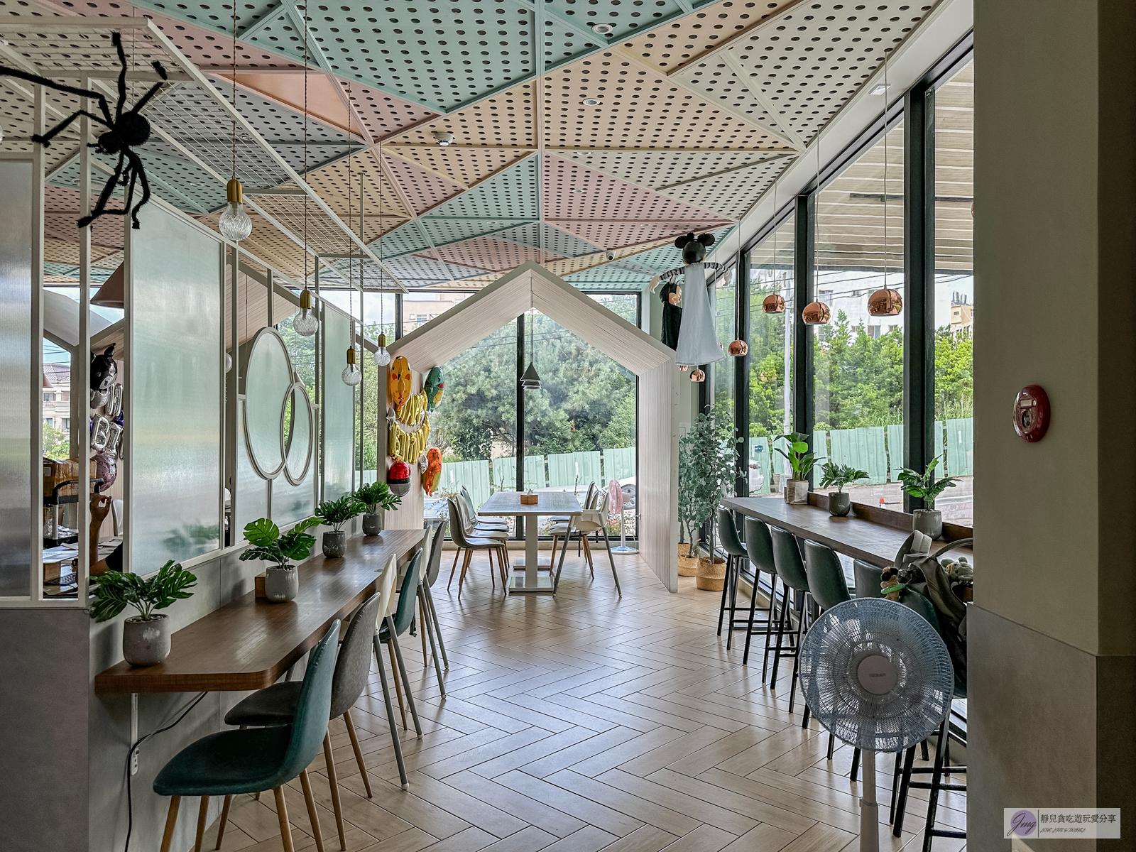 想窩11餐旅館-佔地300坪大草坪！沙坑、大型溜滑梯、球池通通有，用一餐完整天超強放電親子餐廳/鄰近弘光科技大學 @靜兒貪吃遊玩愛分享