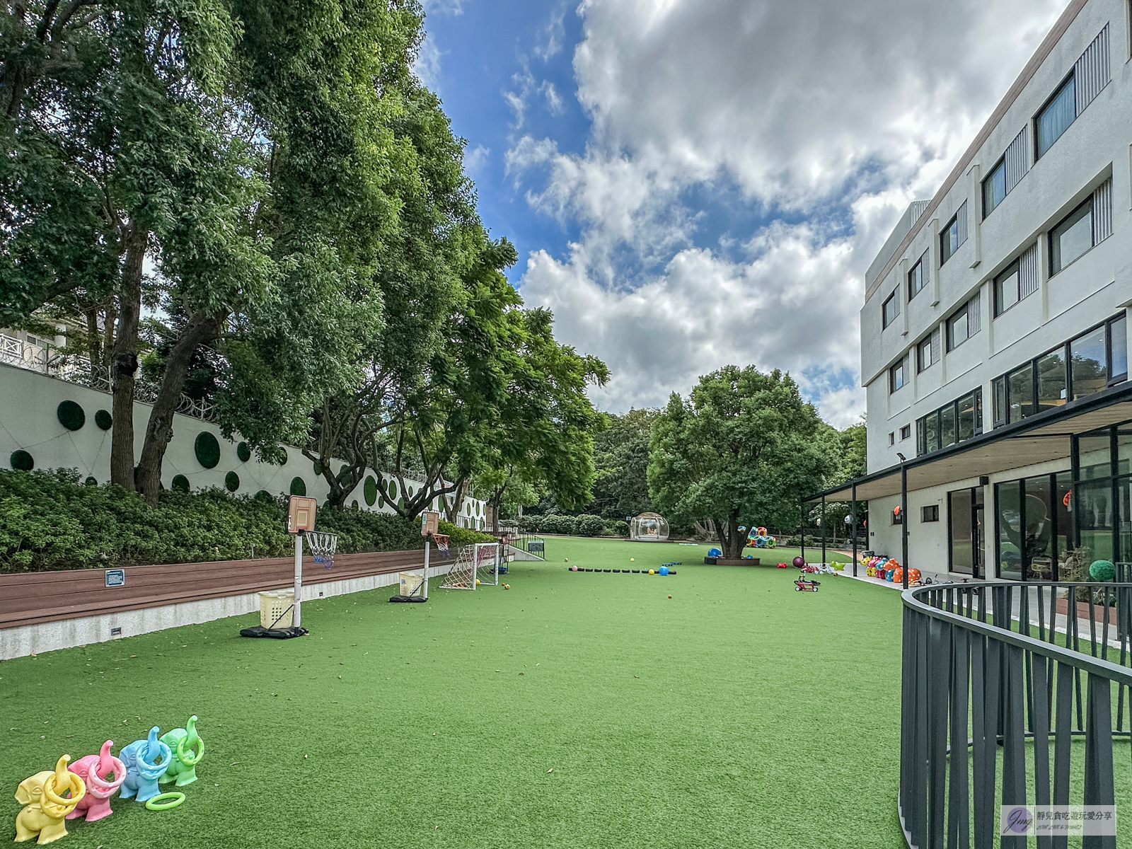 想窩11餐旅館-佔地300坪大草坪!沙坑、大型溜滑梯、球池通通有,用一餐完整天超強放電親子餐廳/鄰近弘光科技大學 @靜兒貪吃遊玩愛分享 想窩11餐旅館-佔地300坪大草坪!沙坑、大型溜滑梯、球池通通有,用一餐完整天超強放電親子餐廳/鄰近弘光科技大學 @靜兒貪吃遊玩愛分享