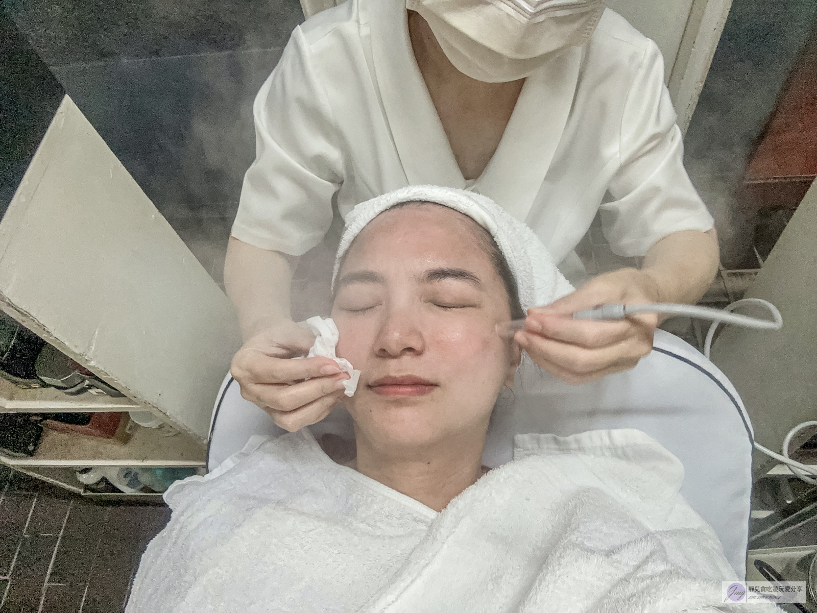 東來高級理髮廳-在地45年老派理髮廳！台式傳統做臉洗髮一條龍服務，40年老手藝美容師，不預約很難有位/鄰近台南火車站 @靜兒貪吃遊玩愛分享