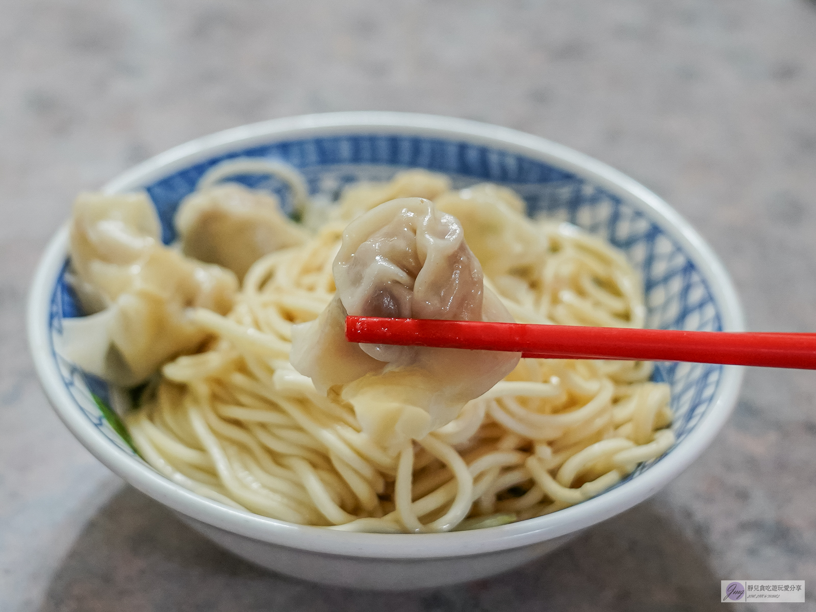 金鳳陽春麵-在地60年老字號!古早味肉燥乾麵加自製辣椒超推,人氣傳統麵店/鄰近金城國中 @靜兒貪吃遊玩愛分享 金鳳陽春麵-在地60年老字號!古早味肉燥乾麵加自製辣椒超推,人氣傳統麵店/鄰近金城國中 @靜兒貪吃遊玩愛分享