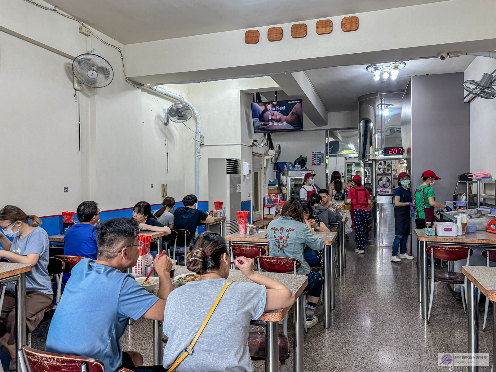 金鳳陽春麵-在地60年老字號！古早味肉燥乾麵加自製辣椒超推，人氣傳統麵店/鄰近金城國中 @靜兒貪吃遊玩愛分享