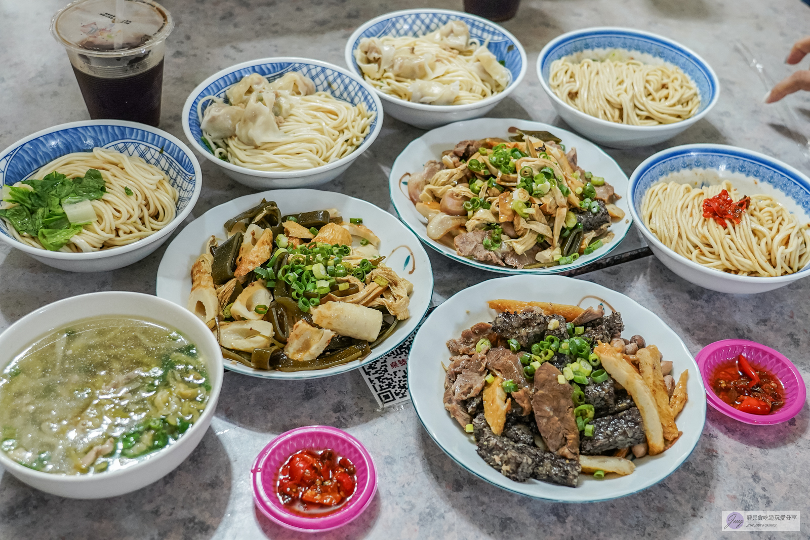金鳳陽春麵-在地60年老字號!古早味肉燥乾麵加自製辣椒超推,人氣傳統麵店/鄰近金城國中 @靜兒貪吃遊玩愛分享 金鳳陽春麵-在地60年老字號!古早味肉燥乾麵加自製辣椒超推,人氣傳統麵店/鄰近金城國中 @靜兒貪吃遊玩愛分享